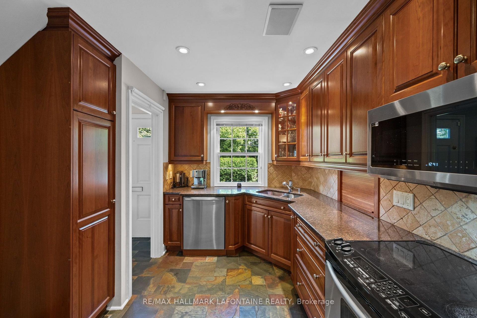 Photo 36 of 215 Springfield Road, Ottawa, Rockcliffe — HOMEH