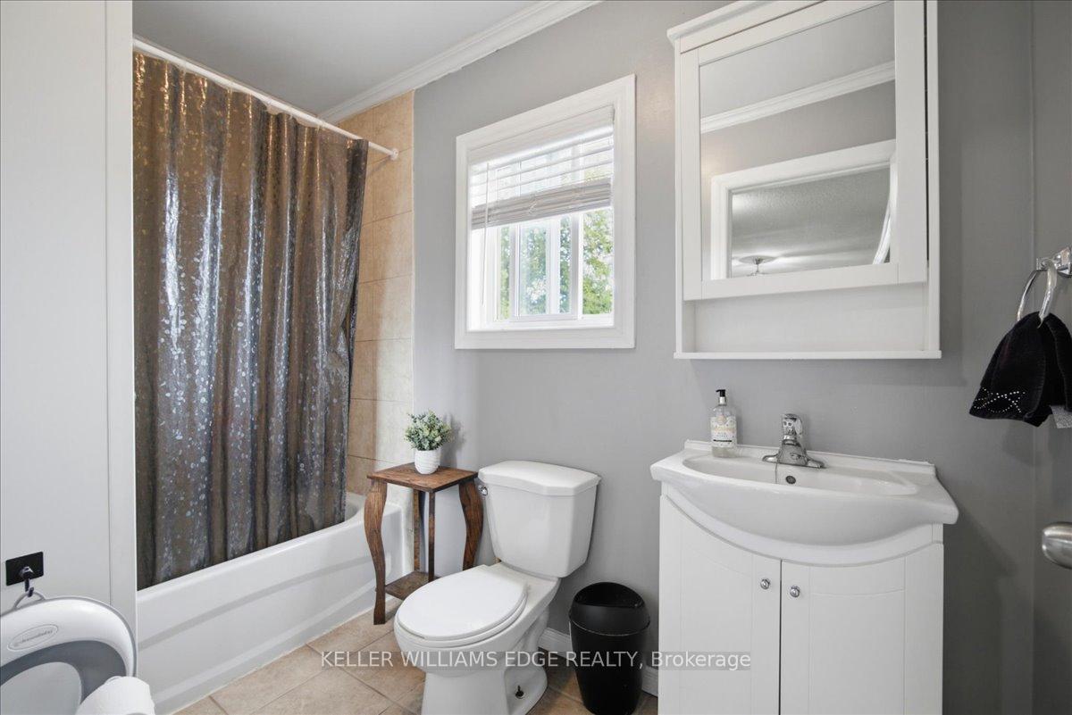 Photo 13 of 22 Delena Avenue N, Hamilton, McQuesten — HOMEH