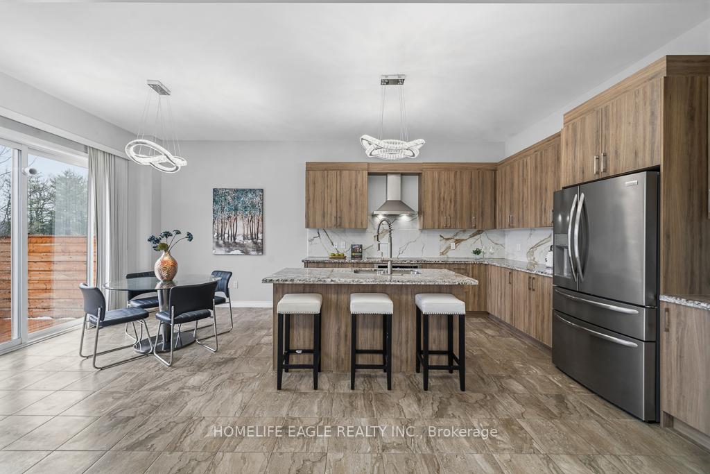Photo 10 of 71 Woodhaven Avenue, Aurora, Aurora Estates — HOMEH