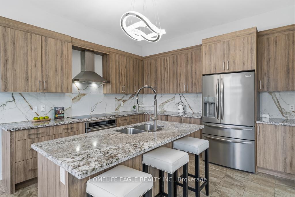 Photo 11 of 71 Woodhaven Avenue, Aurora, Aurora Estates — HOMEH