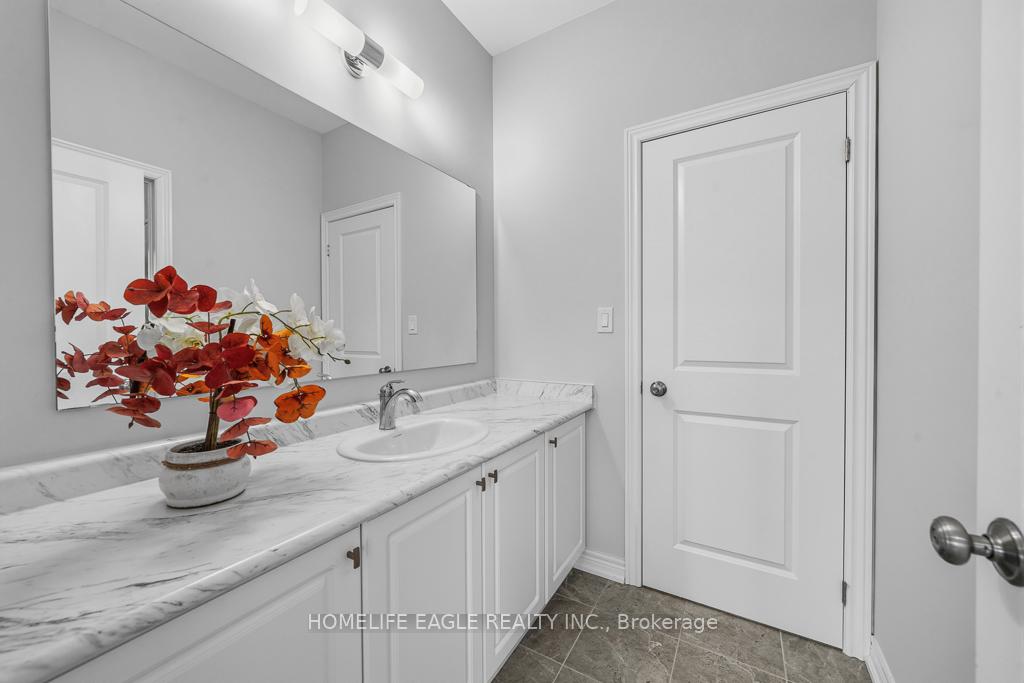 Photo 18 of 71 Woodhaven Avenue, Aurora, Aurora Estates — HOMEH
