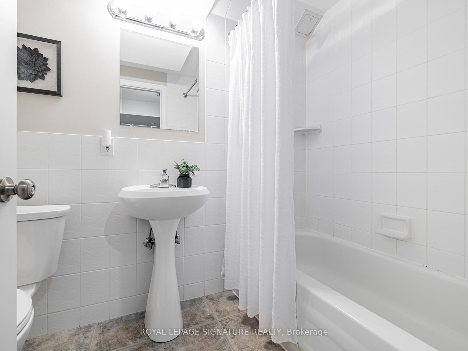 Photo 2 of 129 Chiswick Crescent, Aurora, Aurora Highlands — HOMEH
