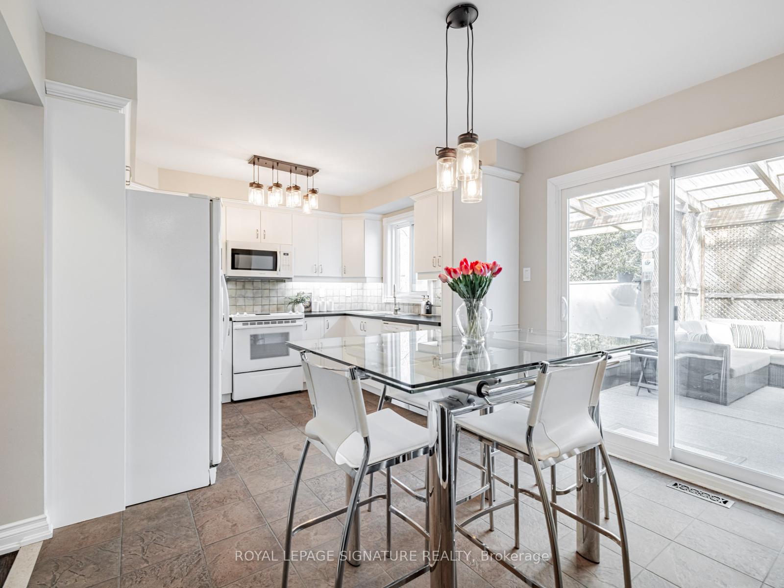 Photo 11 of 129 Chiswick Crescent, Aurora, Aurora Highlands — HOMEH