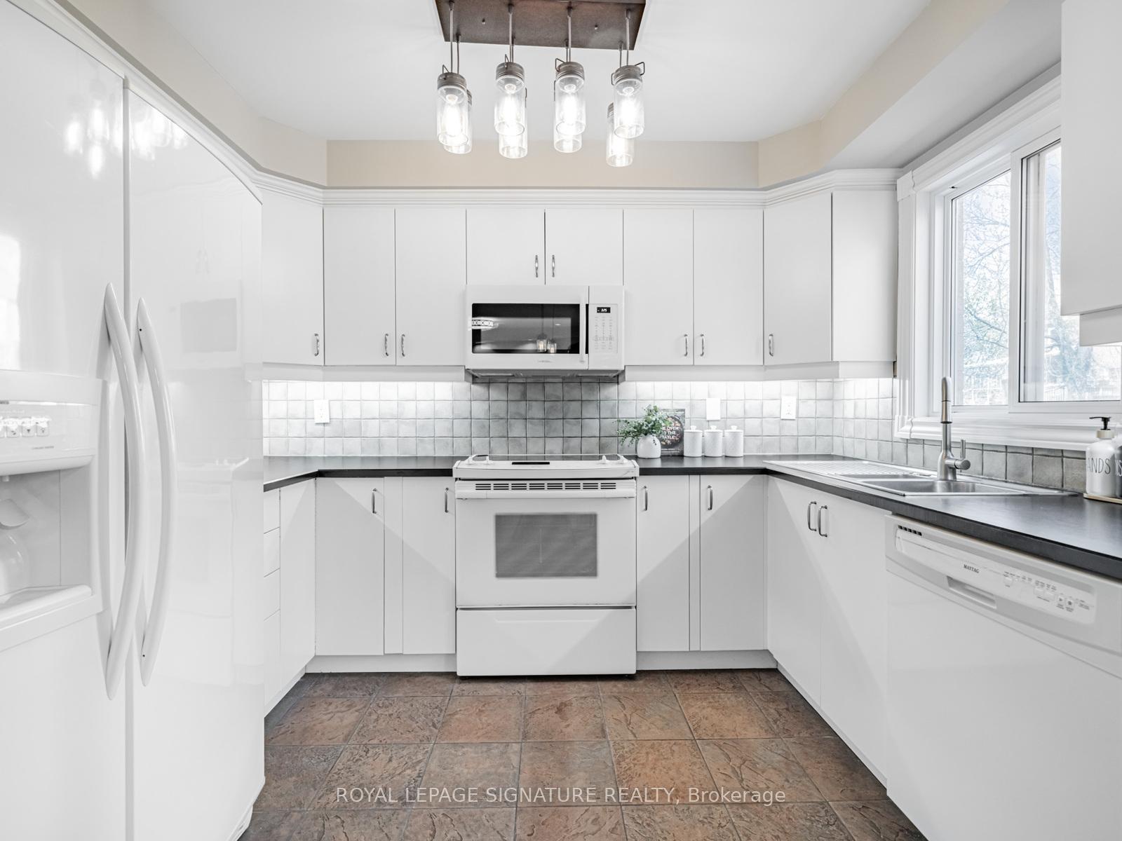 Photo 12 of 129 Chiswick Crescent, Aurora, Aurora Highlands — HOMEH