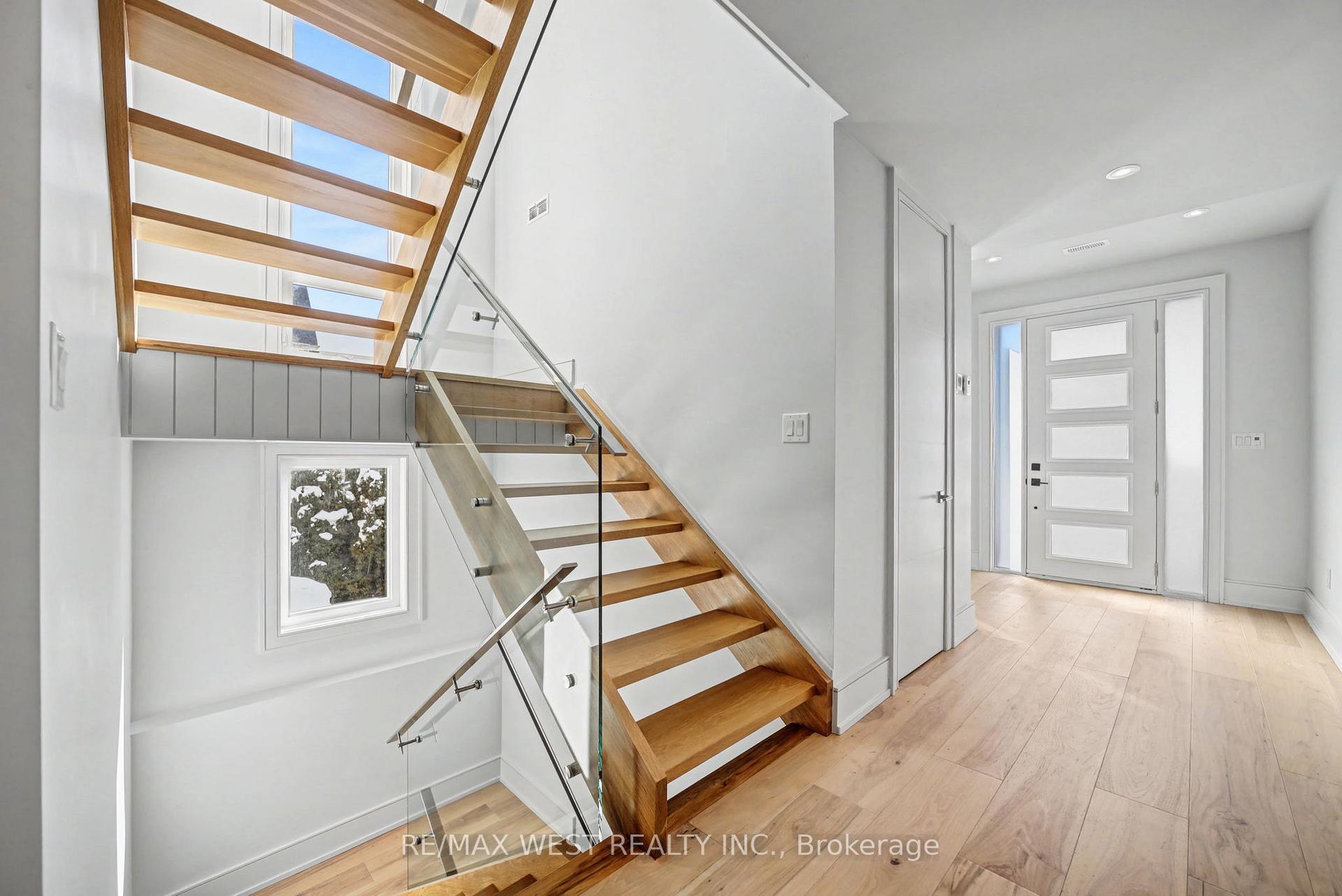 Photo 2 of 2267 Fifth Line W, Mississauga, Sheridan — HOMEH