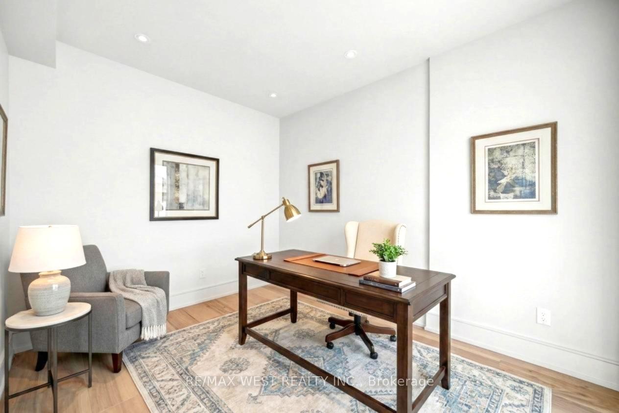 Photo 3 of 2267 Fifth Line W, Mississauga, Sheridan — HOMEH