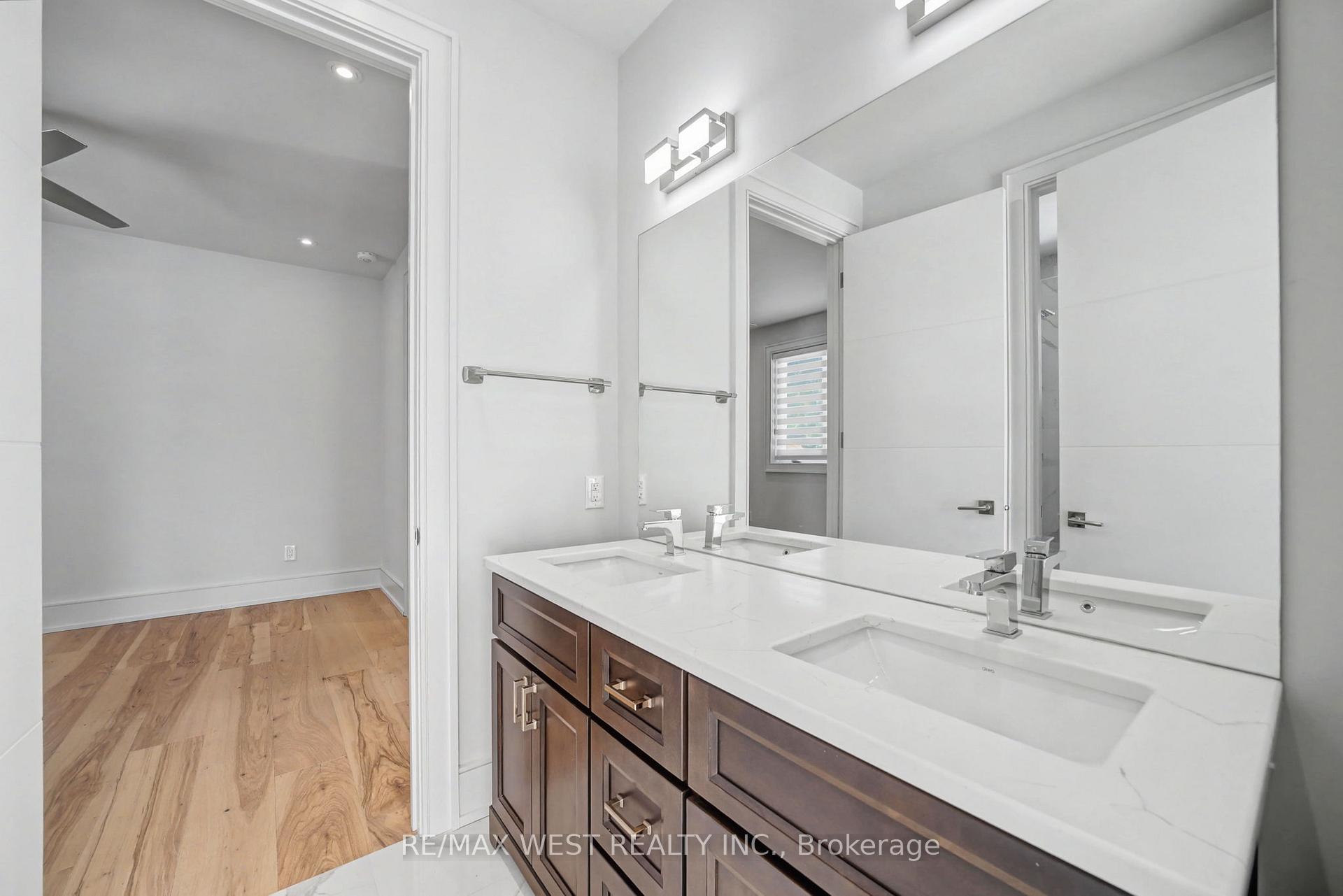 Photo 13 of 2267 Fifth Line W, Mississauga, Sheridan — HOMEH