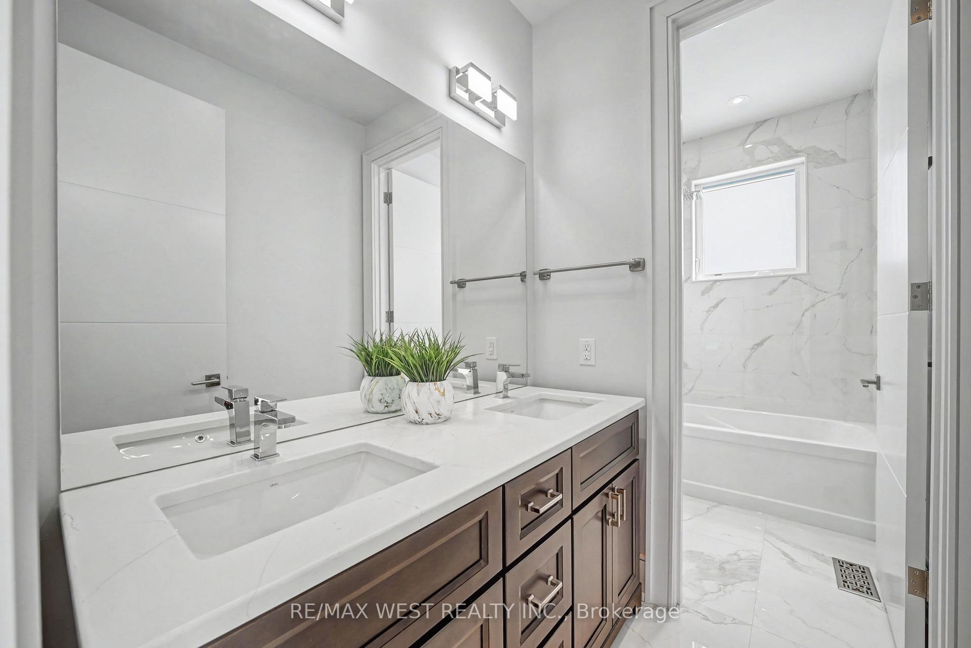 Photo 16 of 2267 Fifth Line W, Mississauga, Sheridan — HOMEH