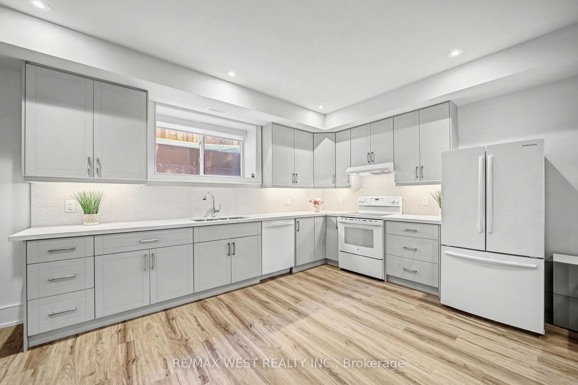 Photo 18 of 2267 Fifth Line W, Mississauga, Sheridan — HOMEH