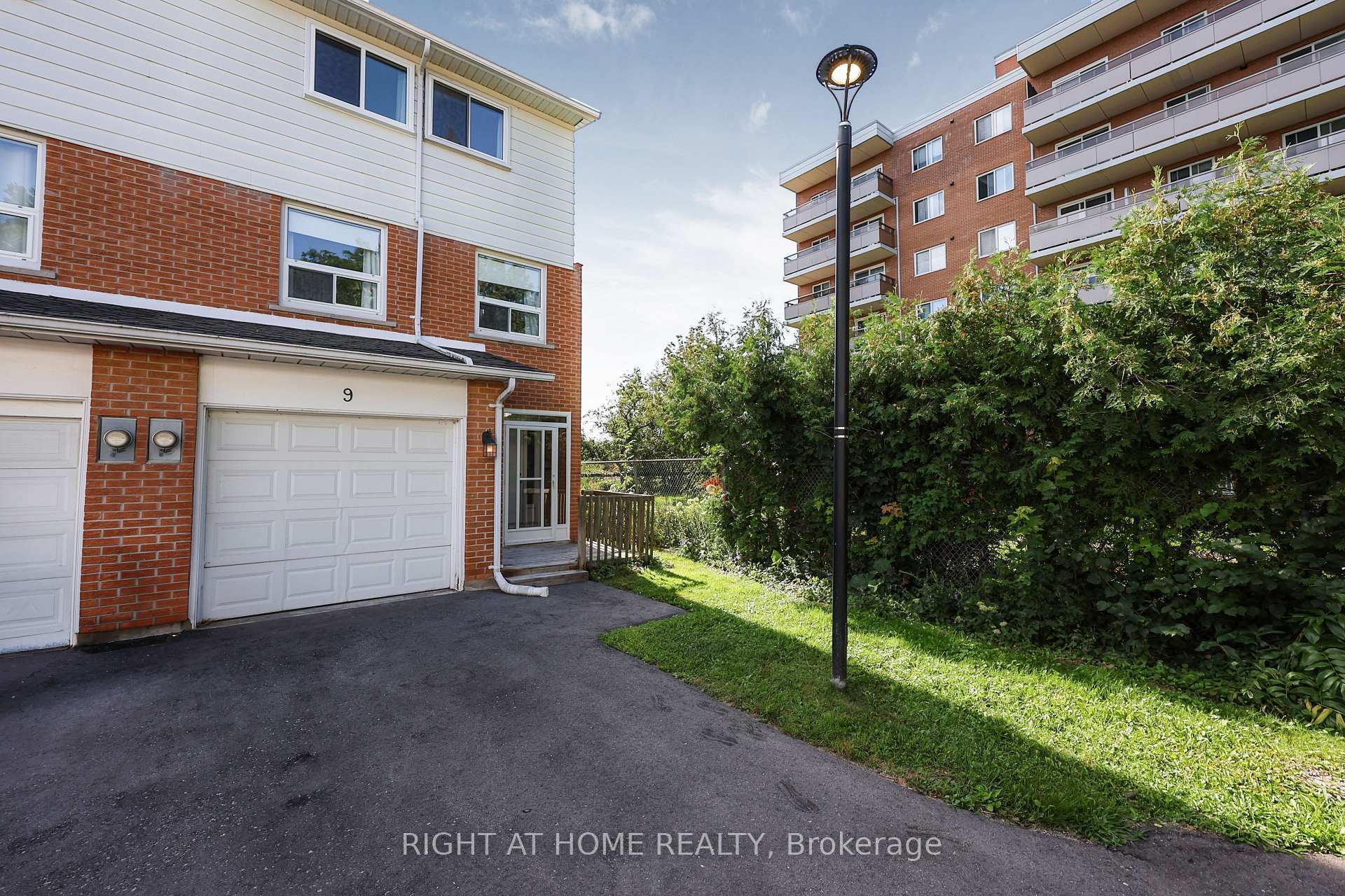 Photo 2 of Unit 9, 237 Steel Street, Barrie, Codrington — HOMEH