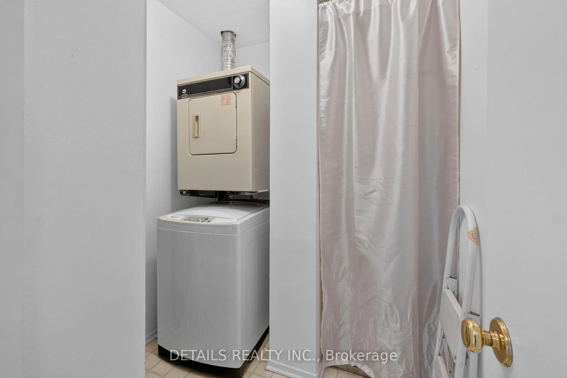 Photo 32 of Unit 7, 1 Stonebank Crescent, Ottawa, Westcliffe Estates — HOMEH