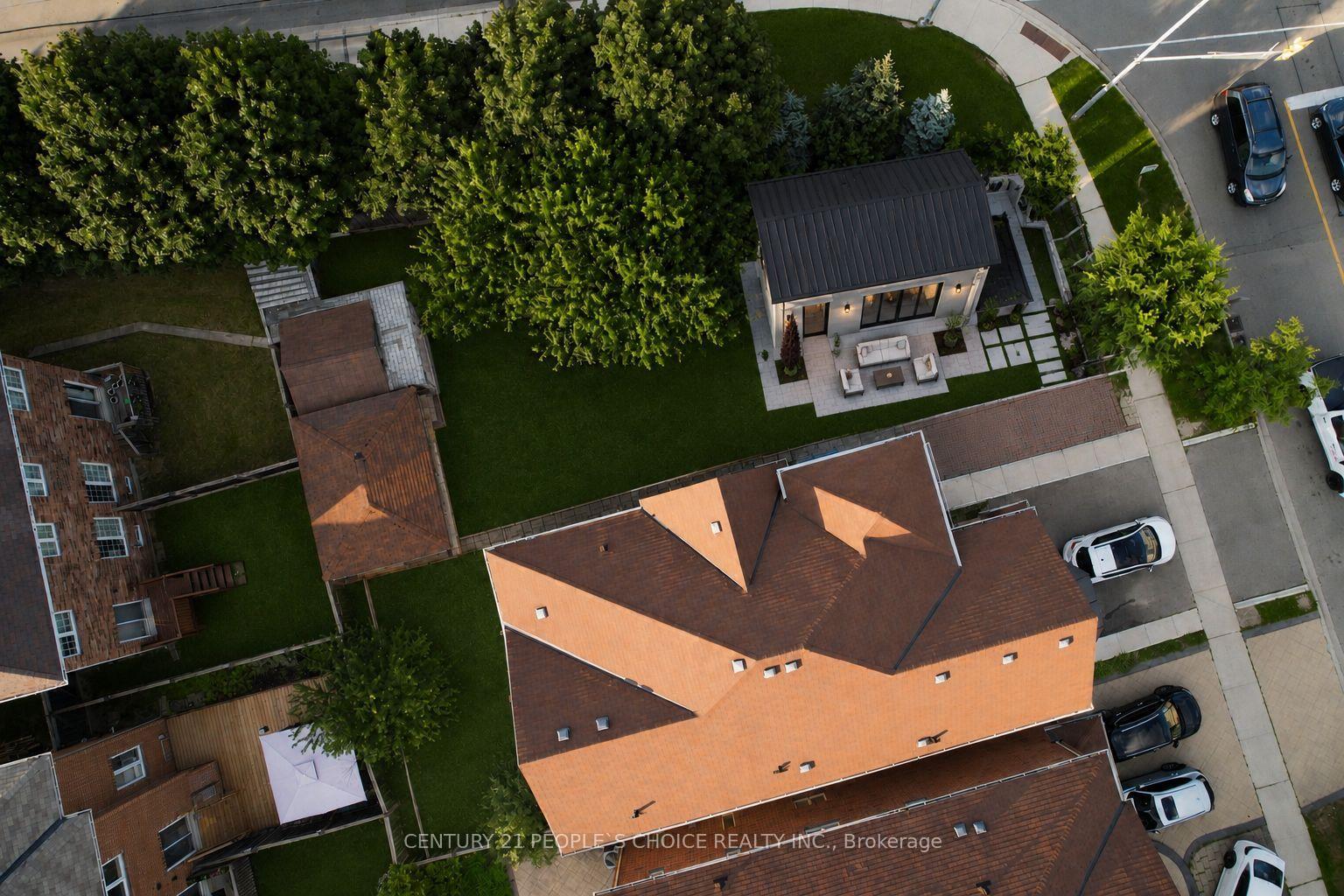 Photo 8 of 751 White Clover Way, Mississauga, East Credit — HOMEH