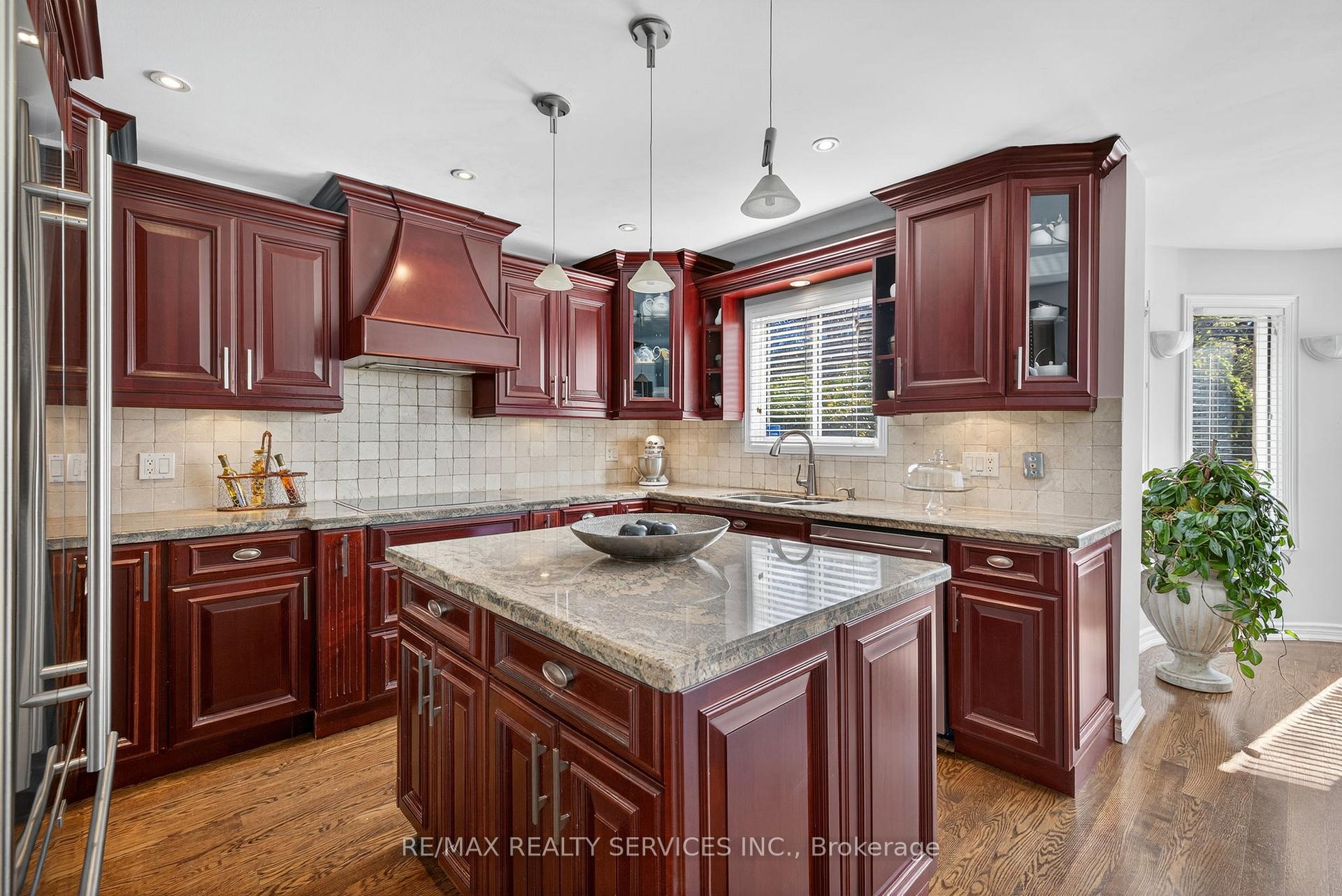 Photo 8 of 124 Royal Valley Drive, Caledon, Rural Caledon — HOMEH