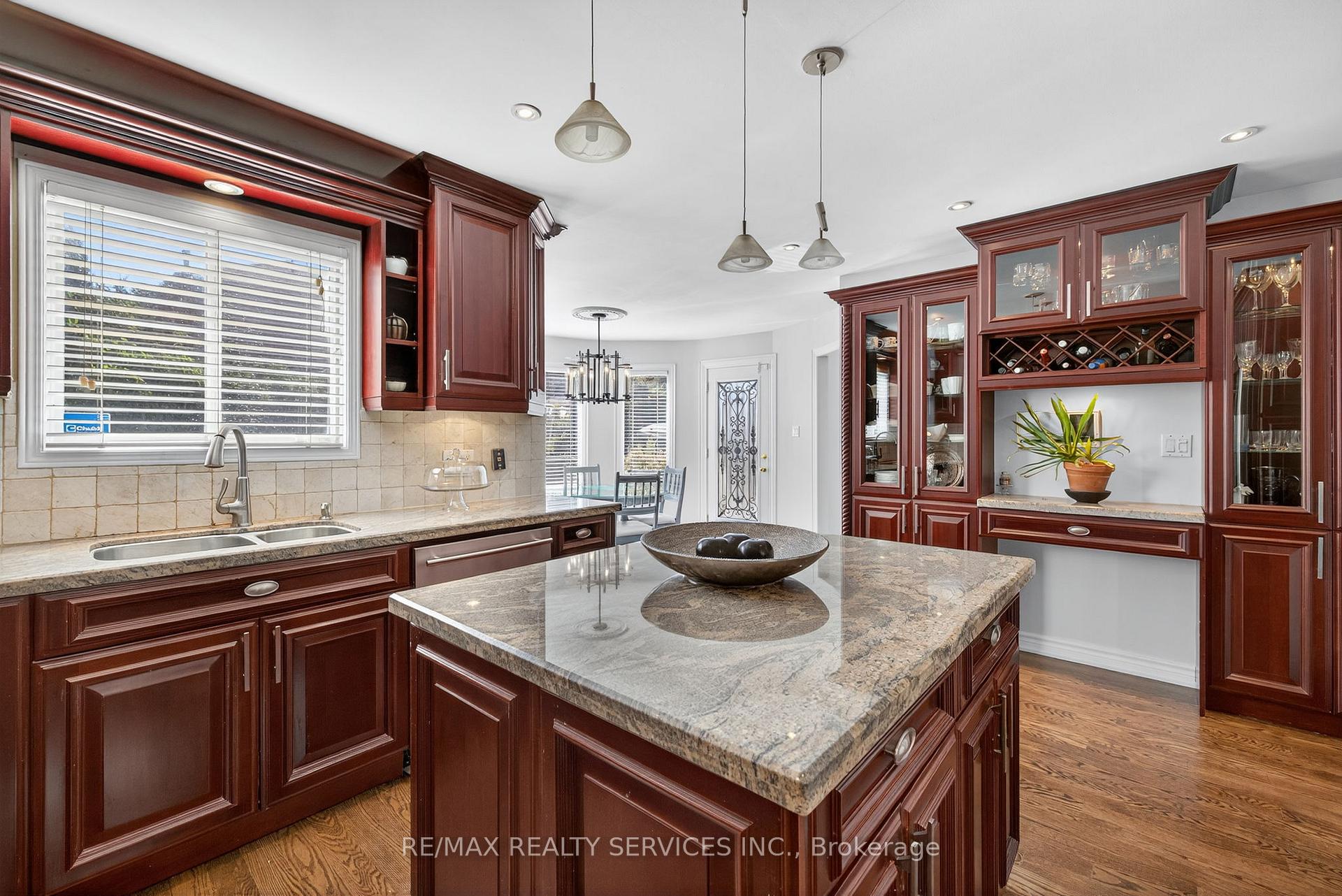 Photo 10 of 124 Royal Valley Drive, Caledon, Rural Caledon — HOMEH