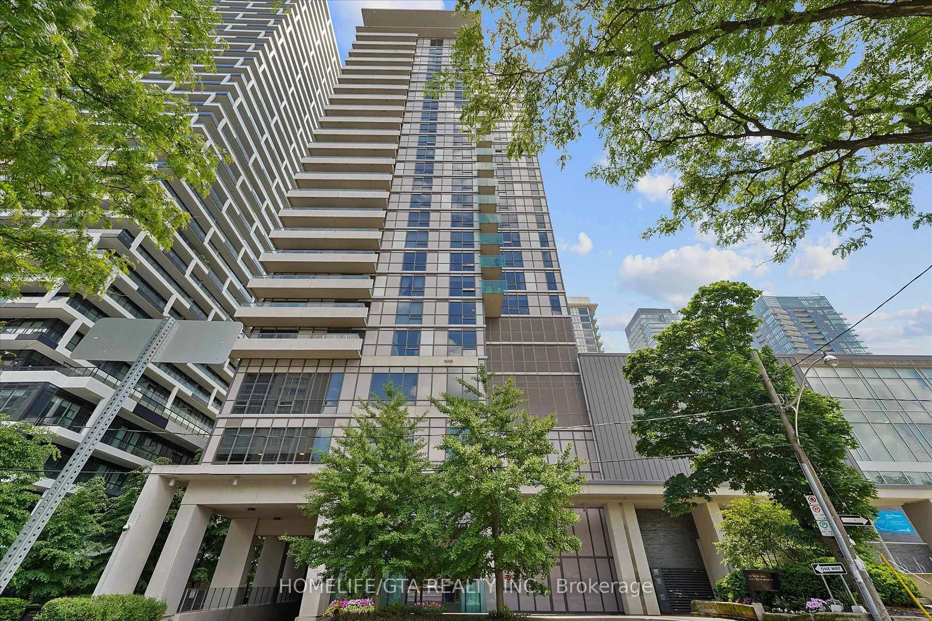 Photo 4 of Unit 1102, 25 Broadway Avenue, Toronto, Mount Pleasant West — HOMEH