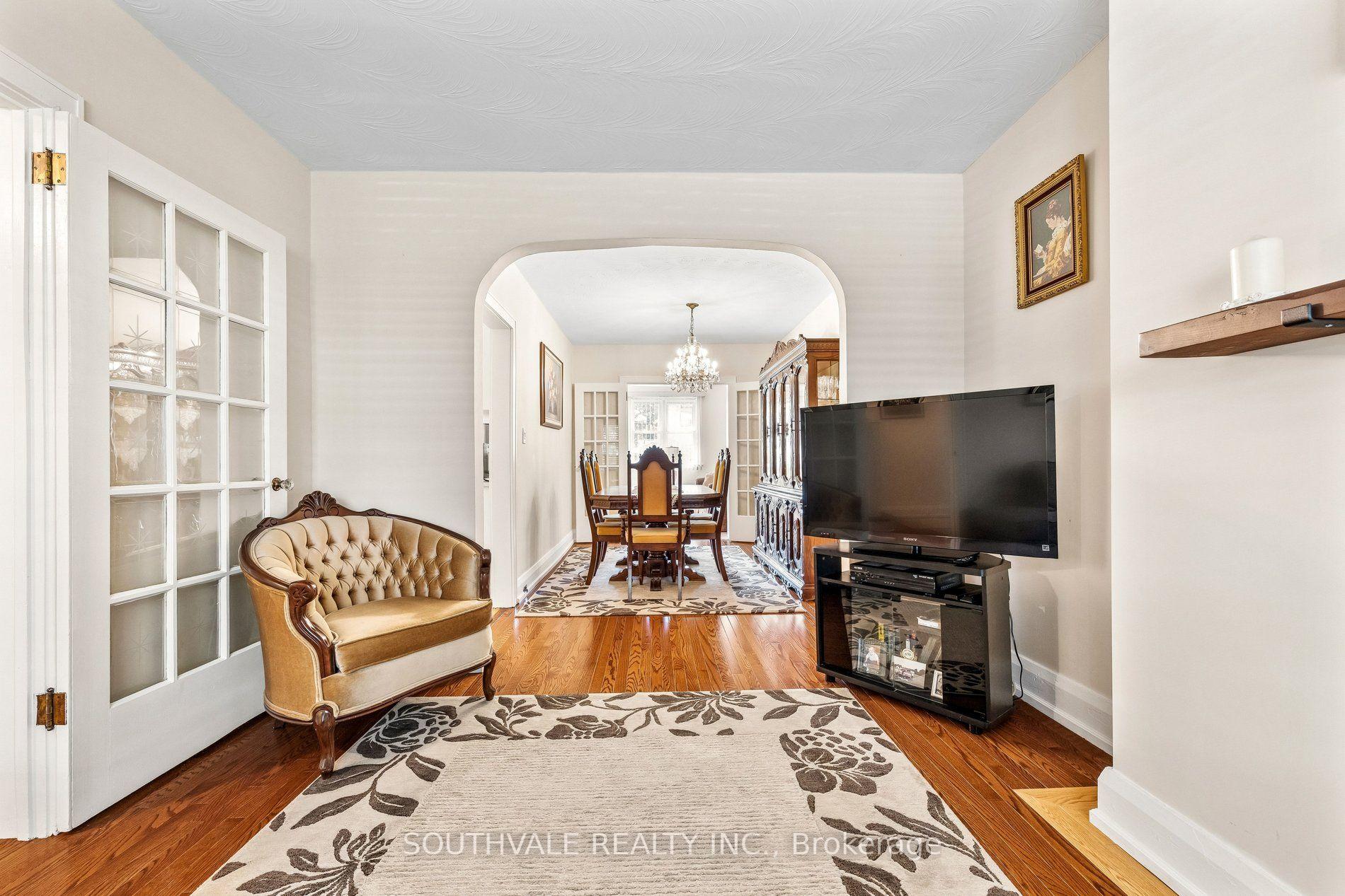 Photo 9 of 67 Kings Park Boulevard, Toronto, Danforth Village-East York — HOMEH