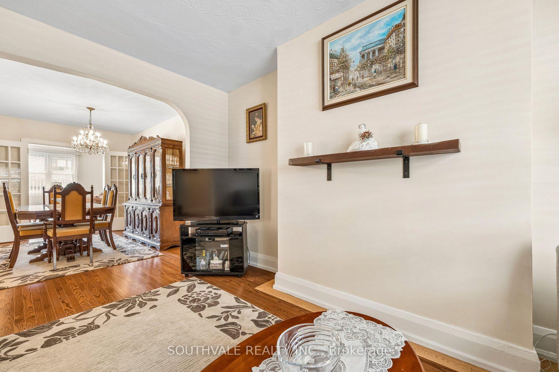 Photo 10 of 67 Kings Park Boulevard, Toronto, Danforth Village-East York — HOMEH