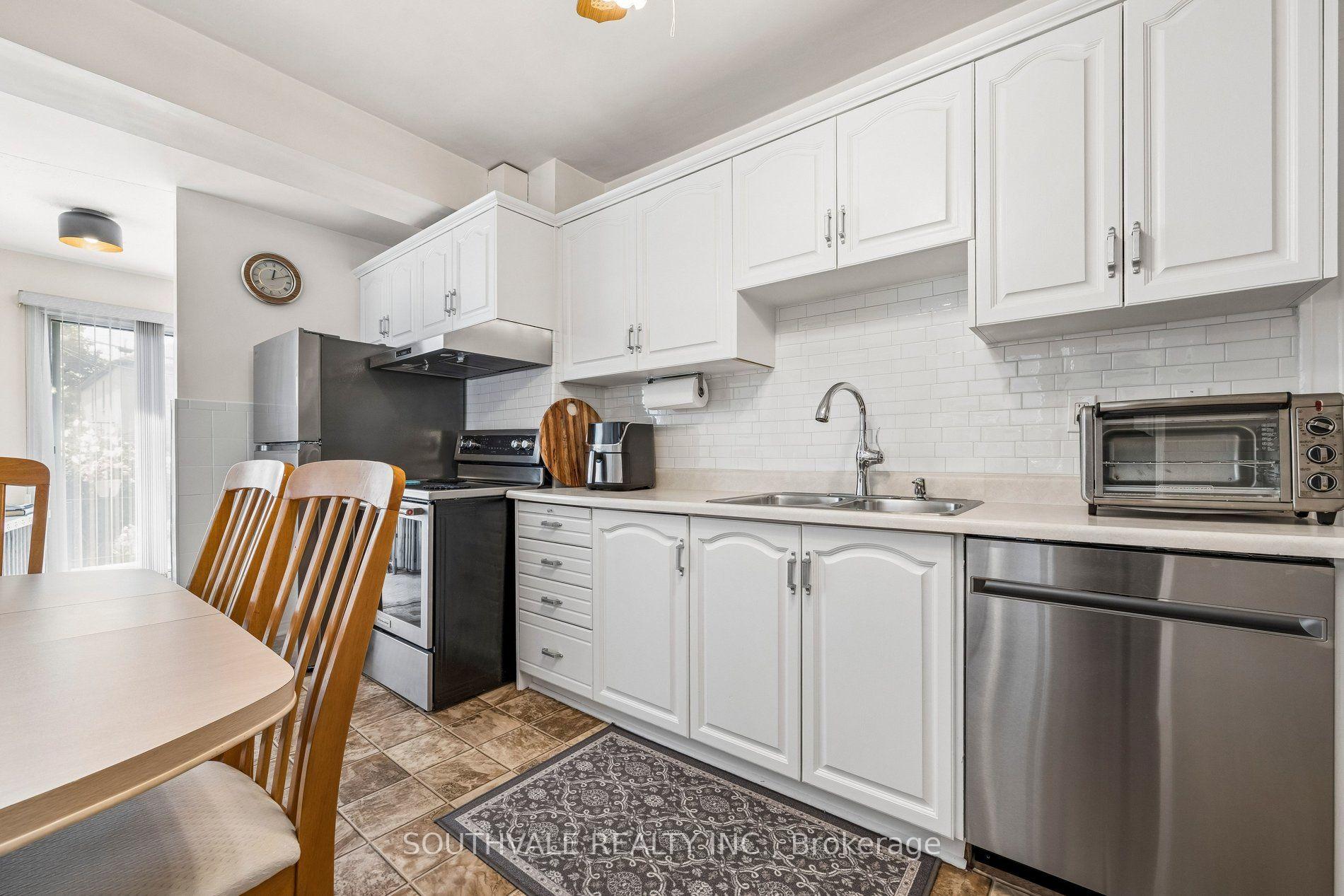 Photo 19 of 67 Kings Park Boulevard, Toronto, Danforth Village-East York — HOMEH