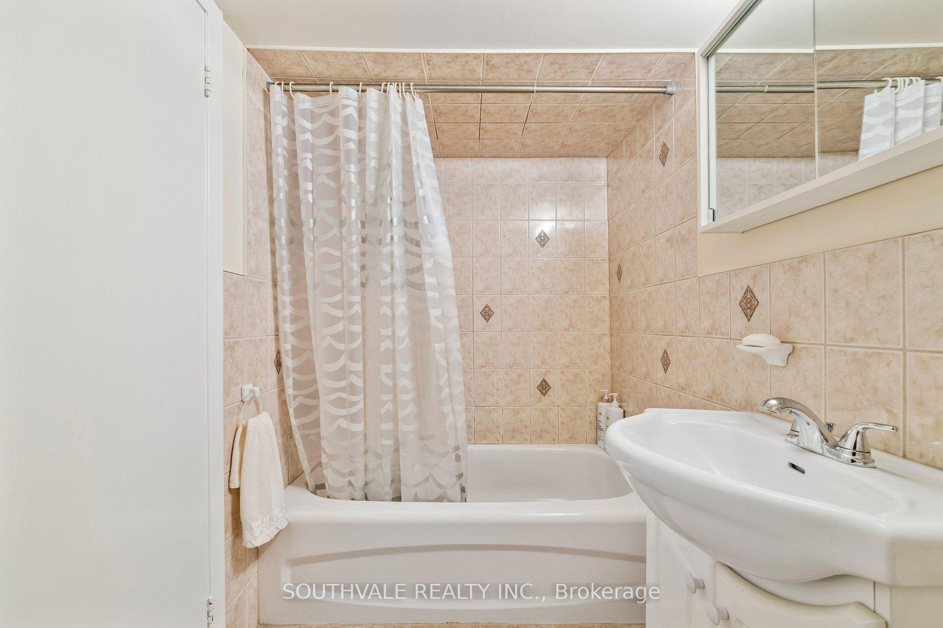 Photo 35 of 67 Kings Park Boulevard, Toronto, Danforth Village-East York — HOMEH