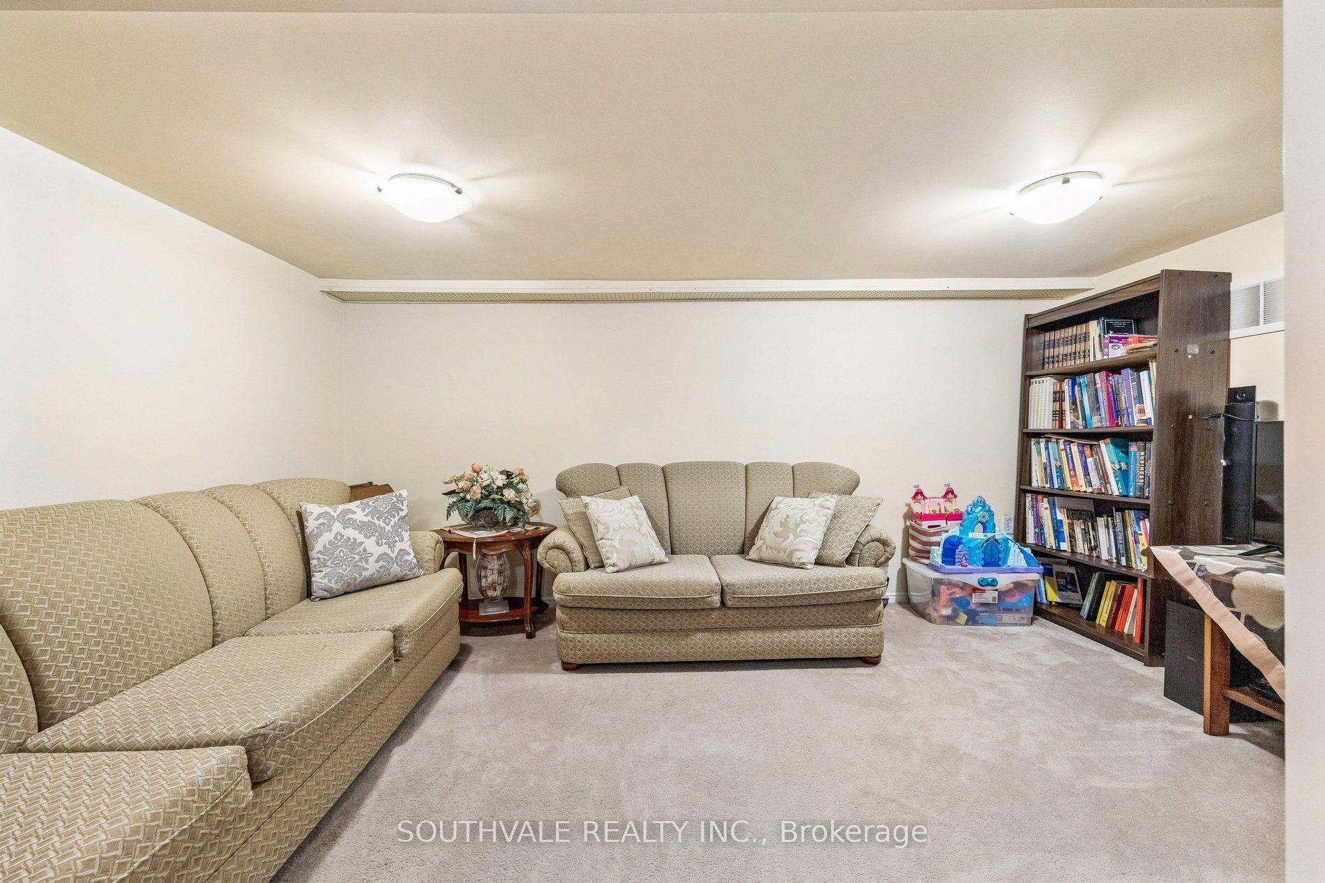 Photo 37 of 67 Kings Park Boulevard, Toronto, Danforth Village-East York — HOMEH