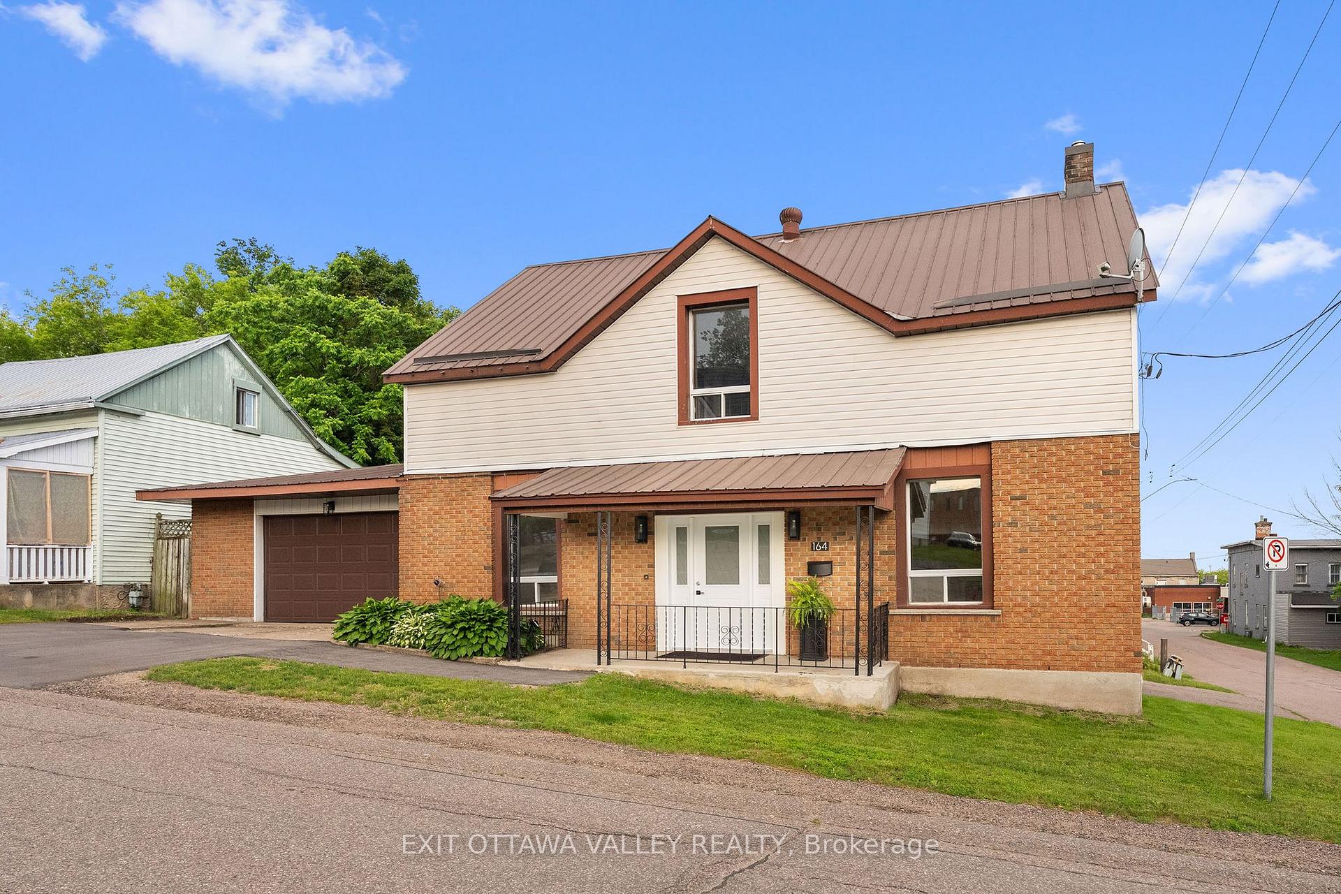 Photo 2 of 164 Maple Avenue, Pembroke, Pembroke — HOMEH