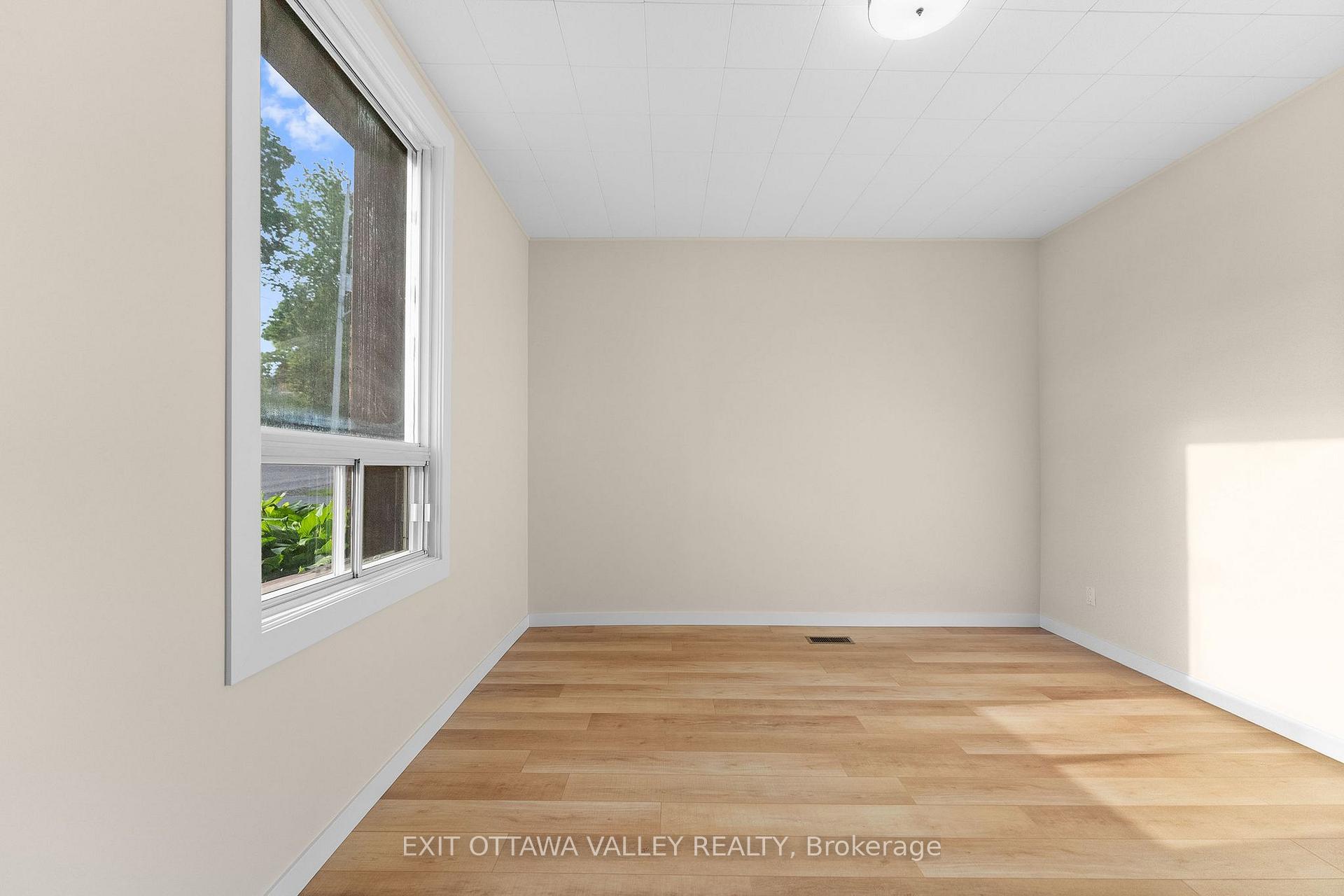 Photo 6 of 164 Maple Avenue, Pembroke, Pembroke — HOMEH