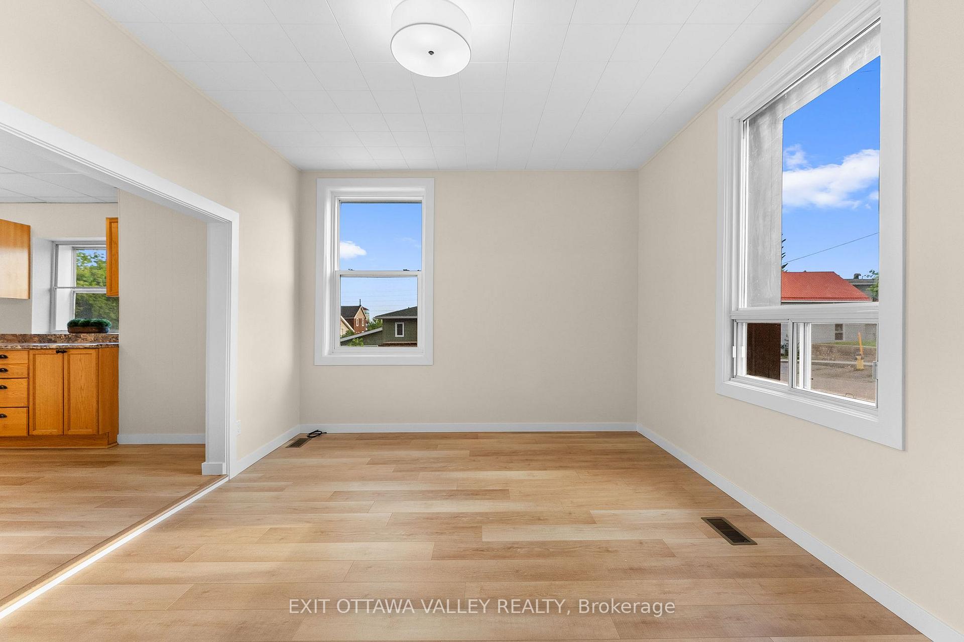 Photo 8 of 164 Maple Avenue, Pembroke, Pembroke — HOMEH