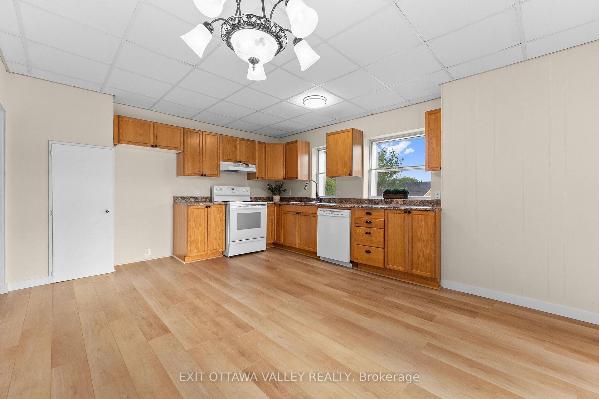 Photo 11 of 164 Maple Avenue, Pembroke, Pembroke — HOMEH