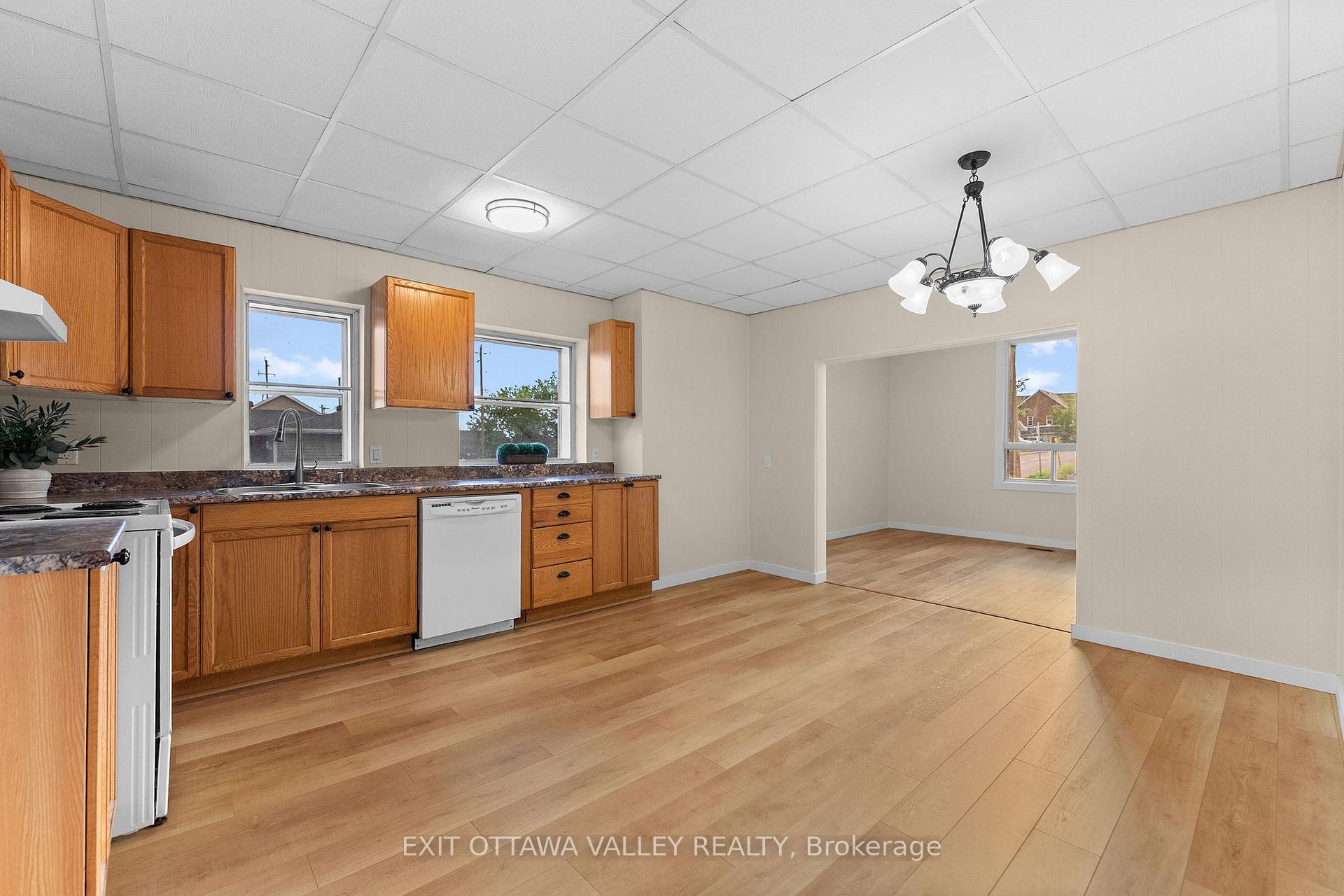 Photo 13 of 164 Maple Avenue, Pembroke, Pembroke — HOMEH