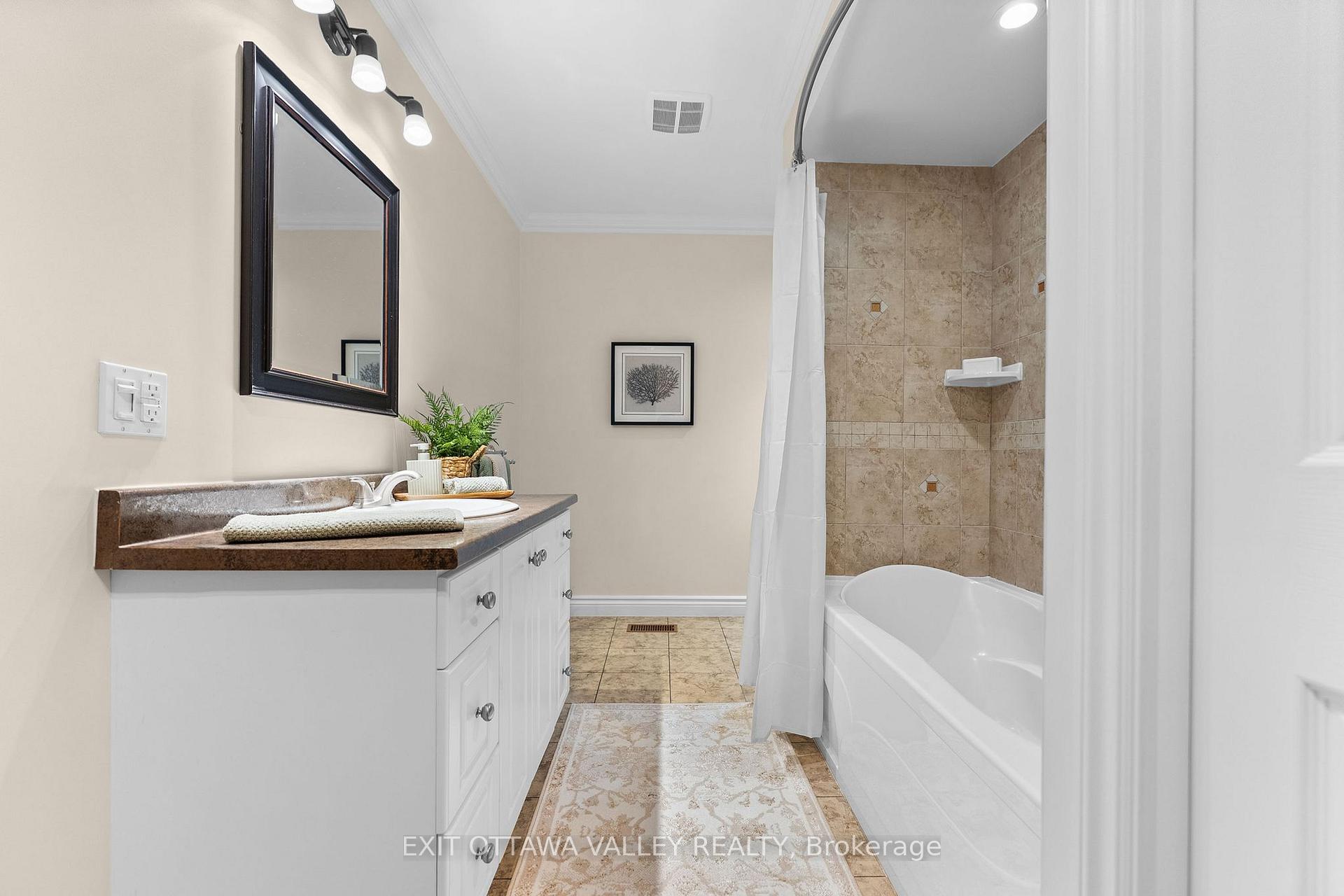 Photo 15 of 164 Maple Avenue, Pembroke, Pembroke — HOMEH
