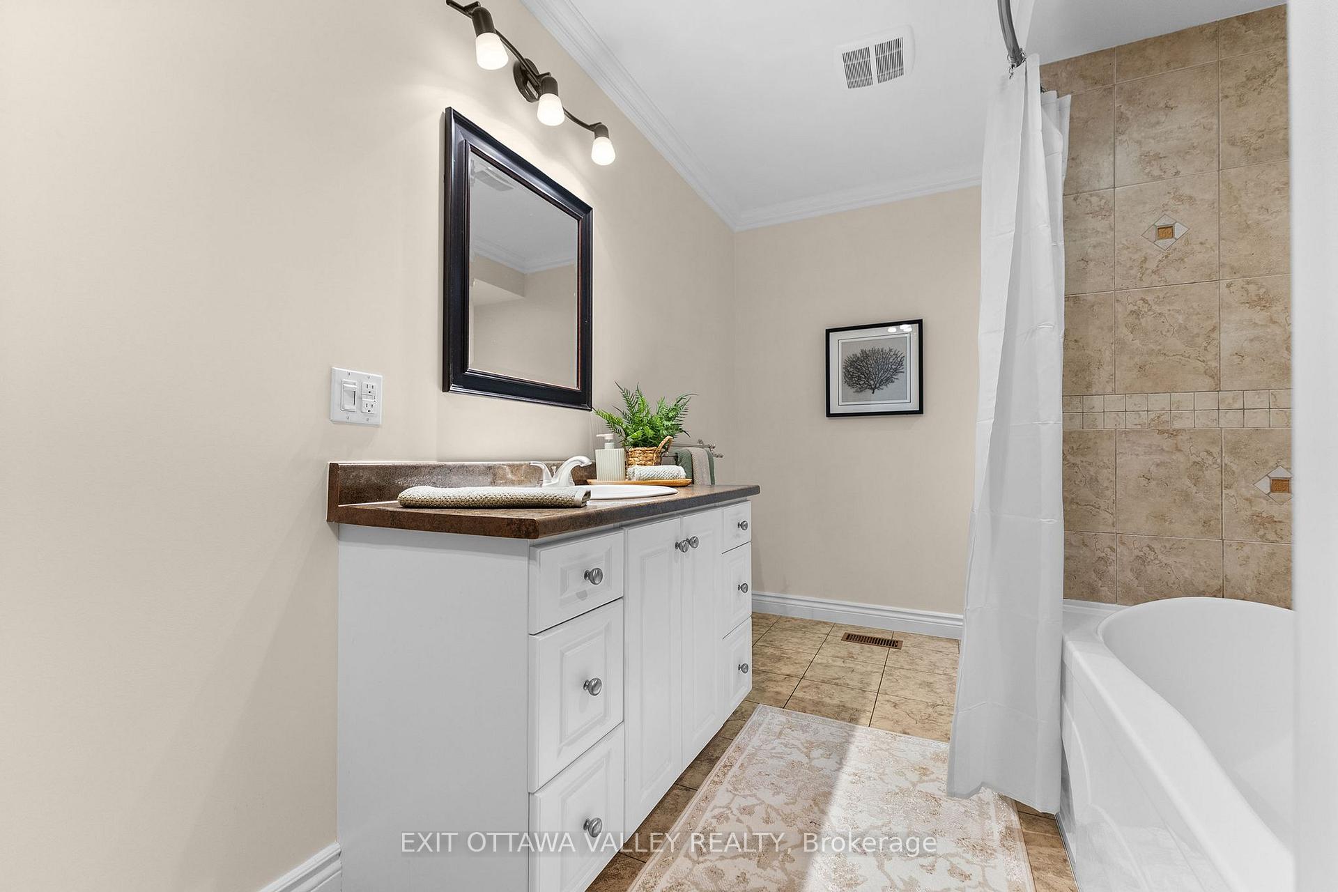 Photo 16 of 164 Maple Avenue, Pembroke, Pembroke — HOMEH