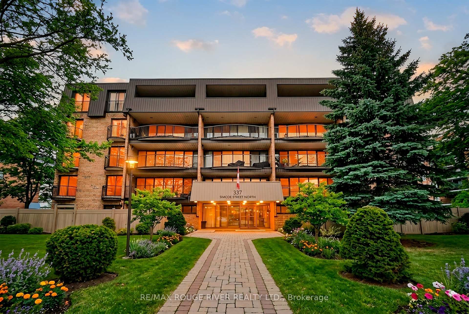 Photo of Unit 401, 337 Simcoe Street