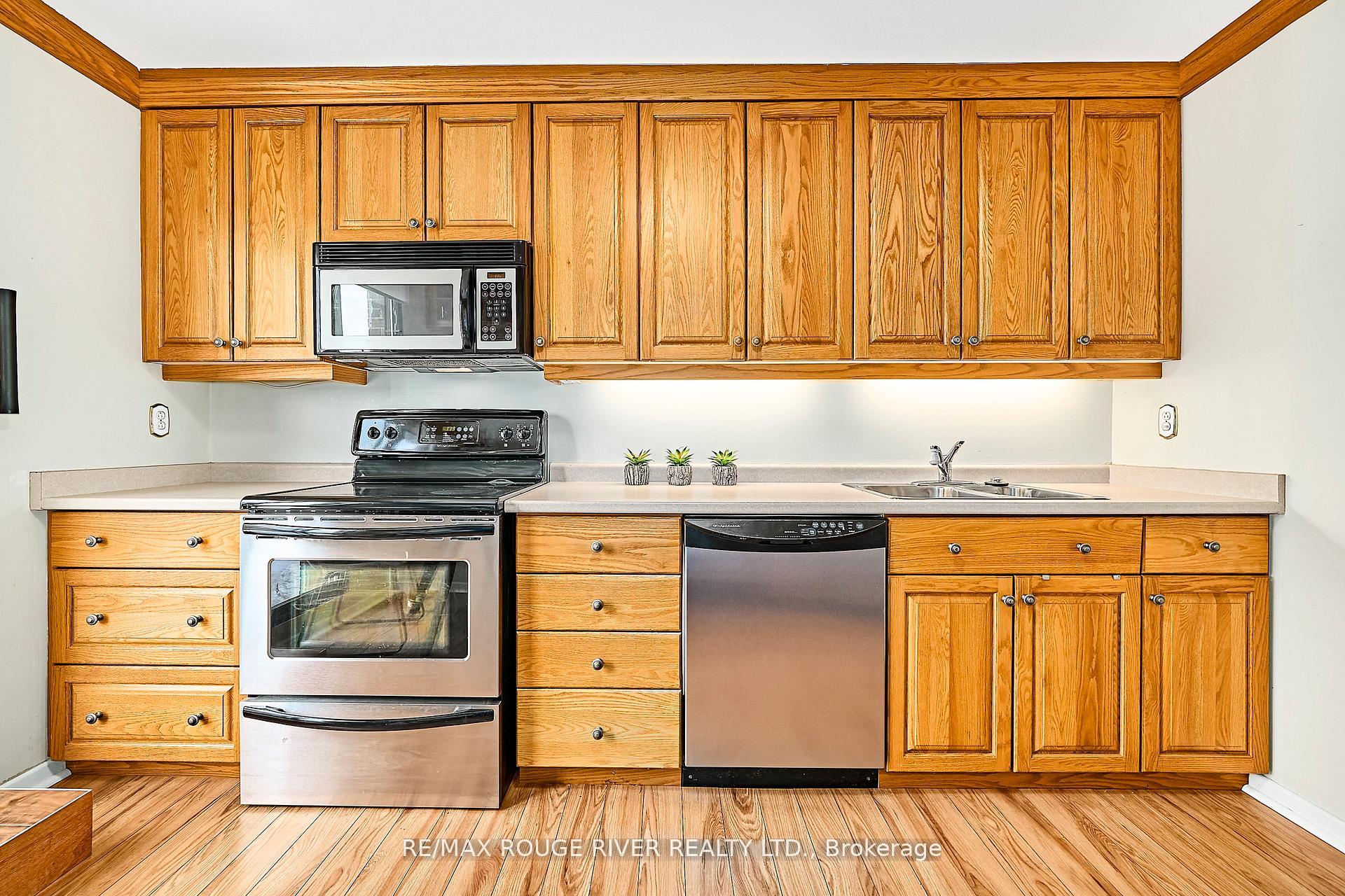 Photo 13 of Unit 401, 337 Simcoe Street, Oshawa, O'Neill — HOMEH