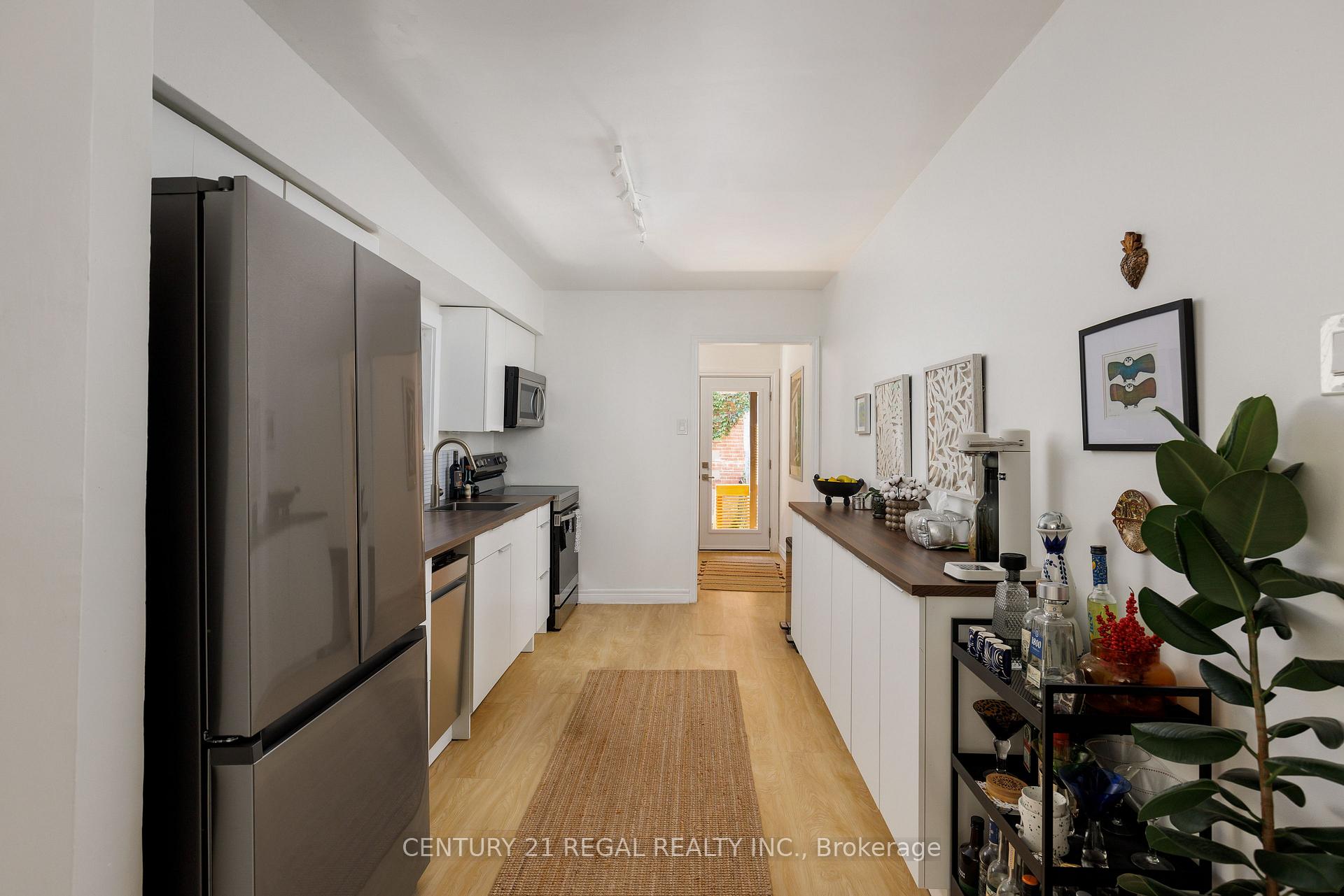 Photo 12 of 55 Shirley Street, Toronto, Little Portugal — HOMEH