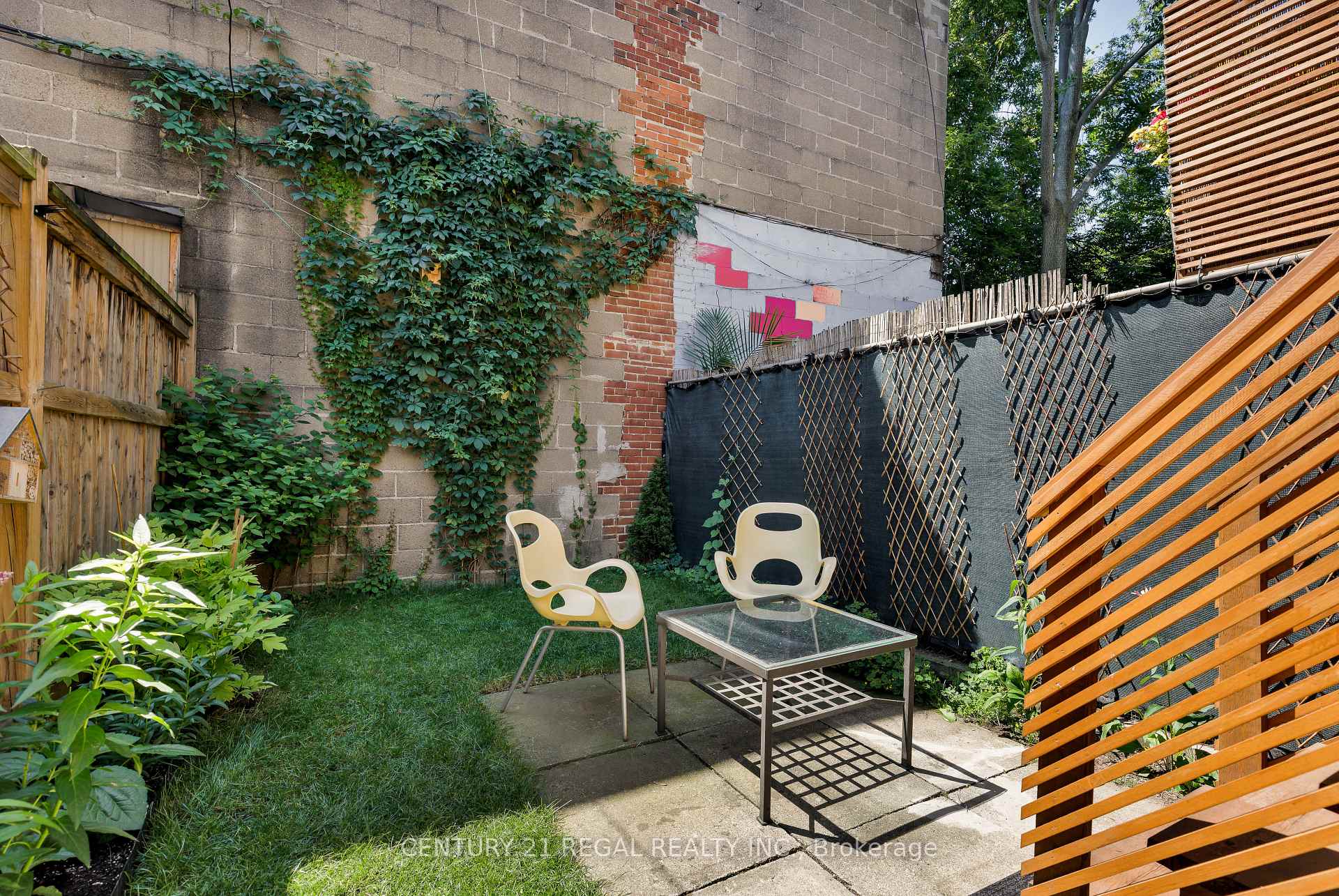 Photo 20 of 55 Shirley Street, Toronto, Little Portugal — HOMEH