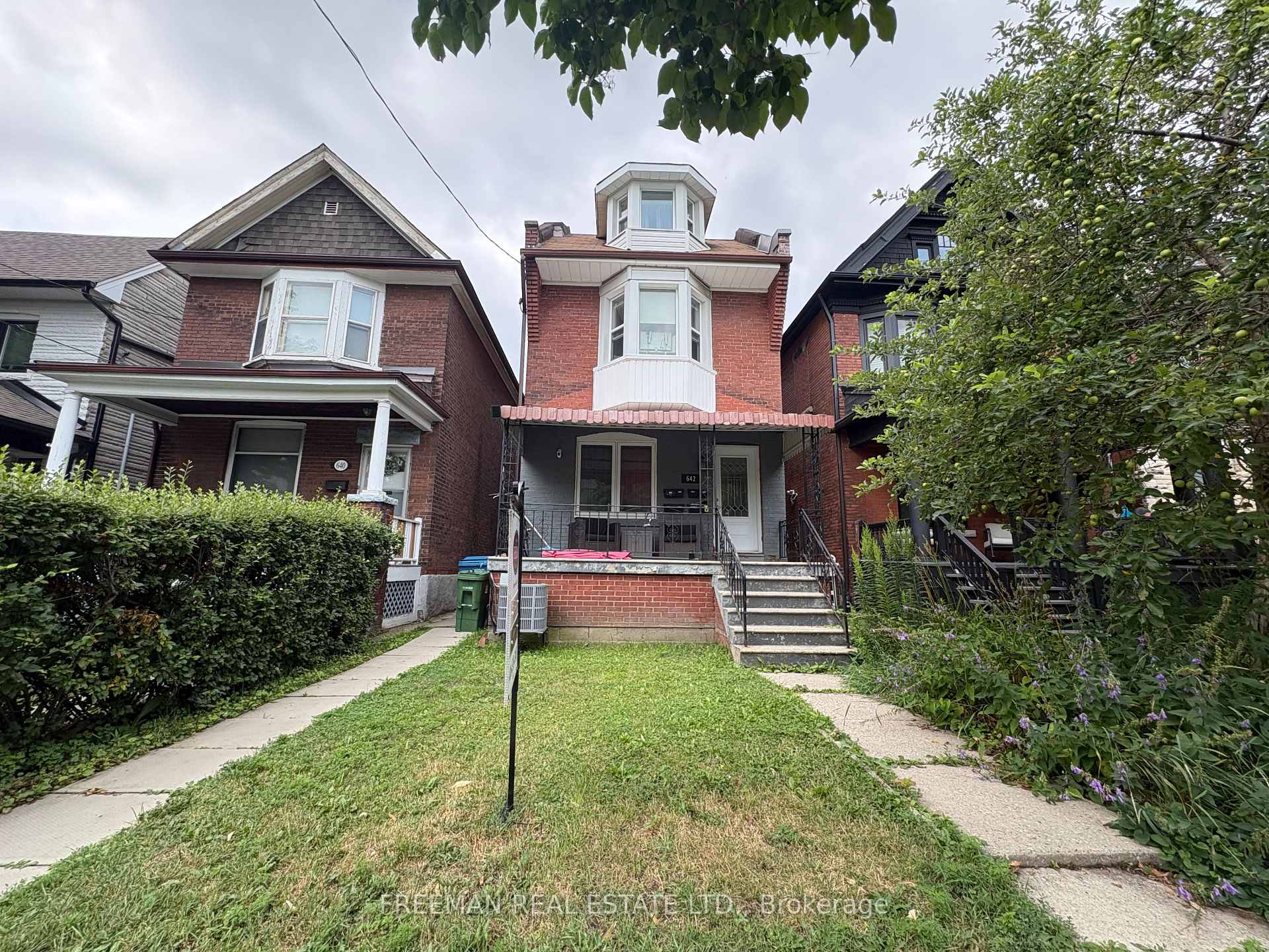 Photo 1 of Unit Lower Lvl Studio, 642 Gladstone Avenue, Toronto, Dovercourt-Wallace Emerson-Junction — HOMEH