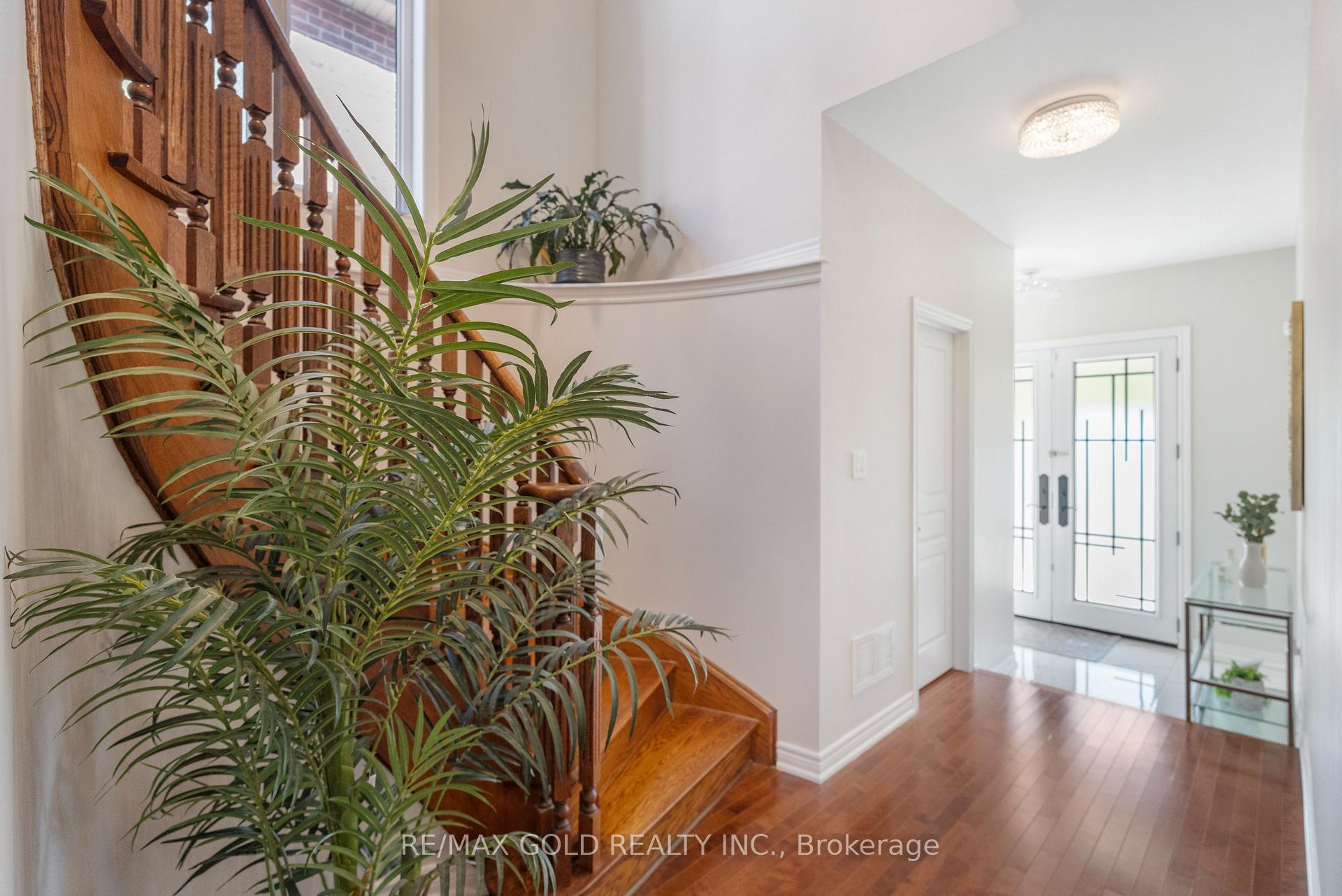 Photo 7 of 19 Bellcrest Road, Brampton, Credit Valley — HOMEH