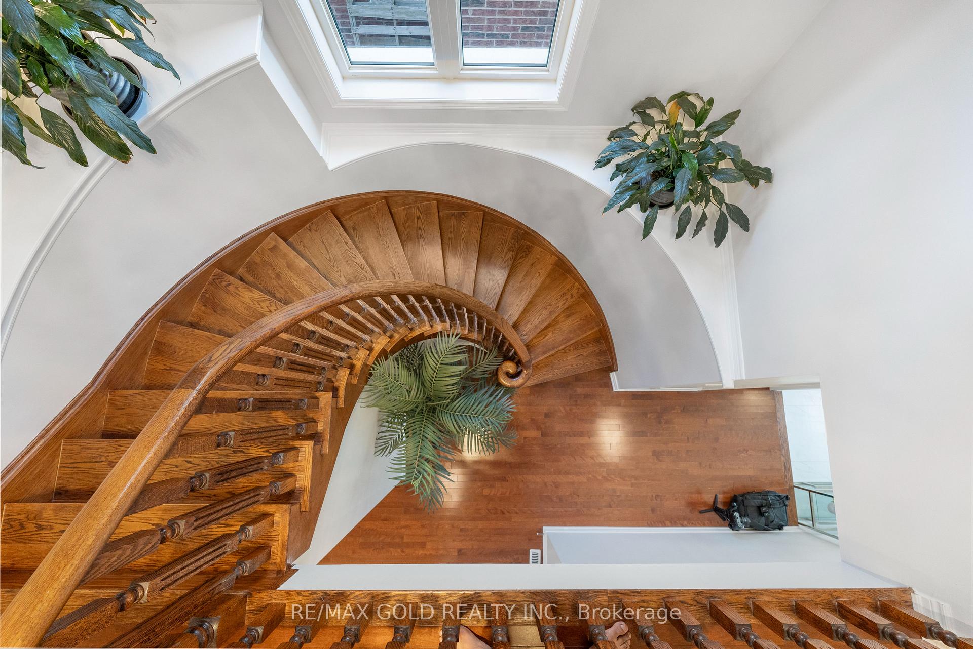 Photo 18 of 19 Bellcrest Road, Brampton, Credit Valley — HOMEH