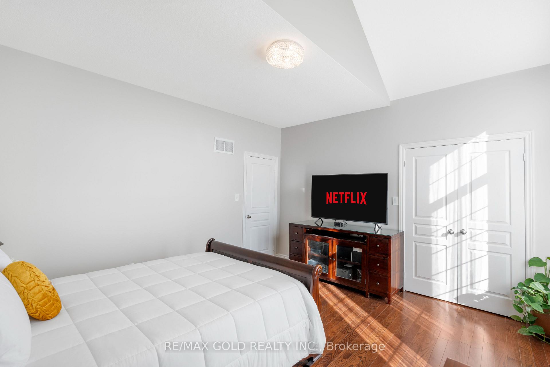 Photo 30 of 19 Bellcrest Road, Brampton, Credit Valley — HOMEH