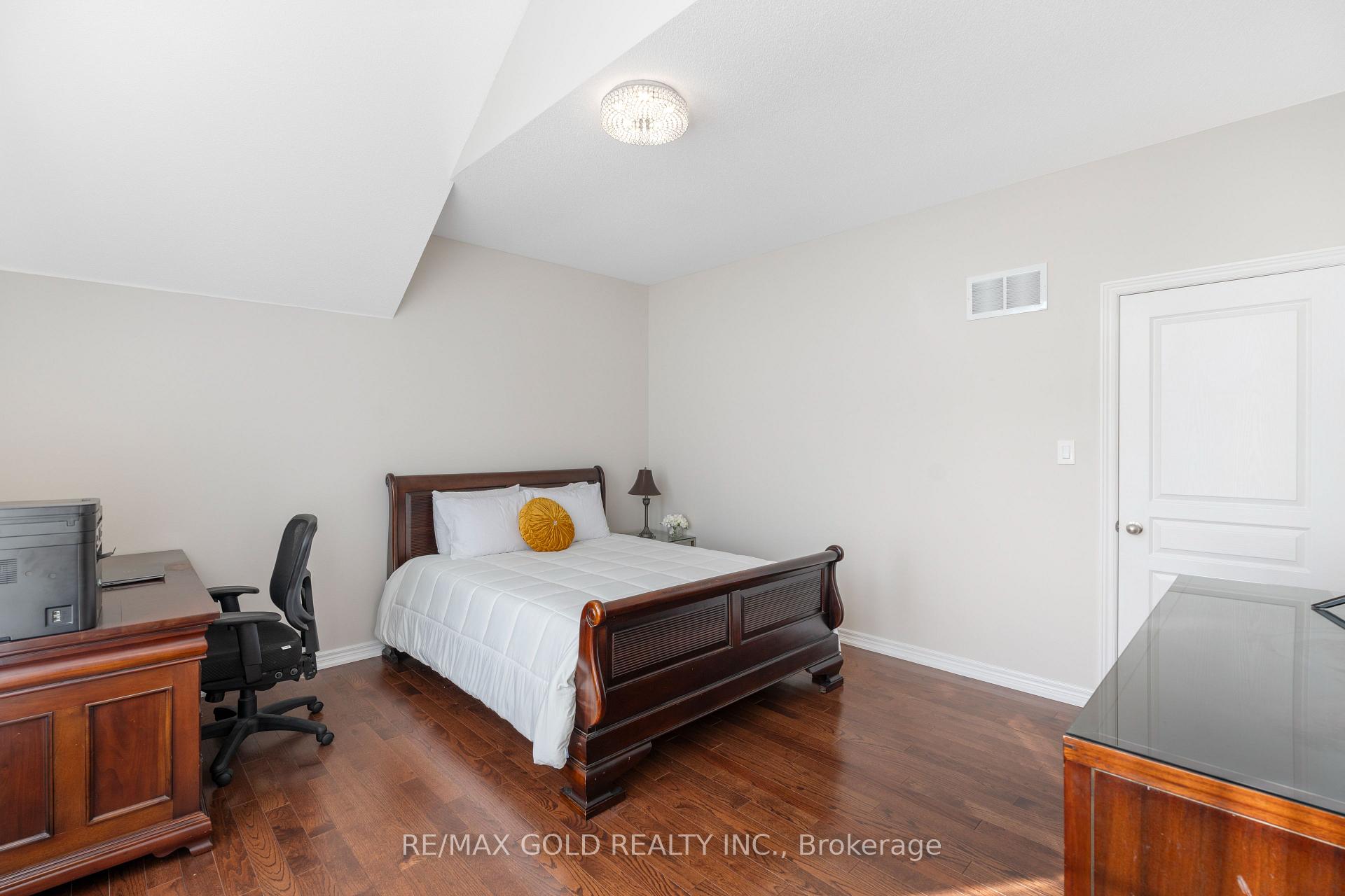 Photo 31 of 19 Bellcrest Road, Brampton, Credit Valley — HOMEH
