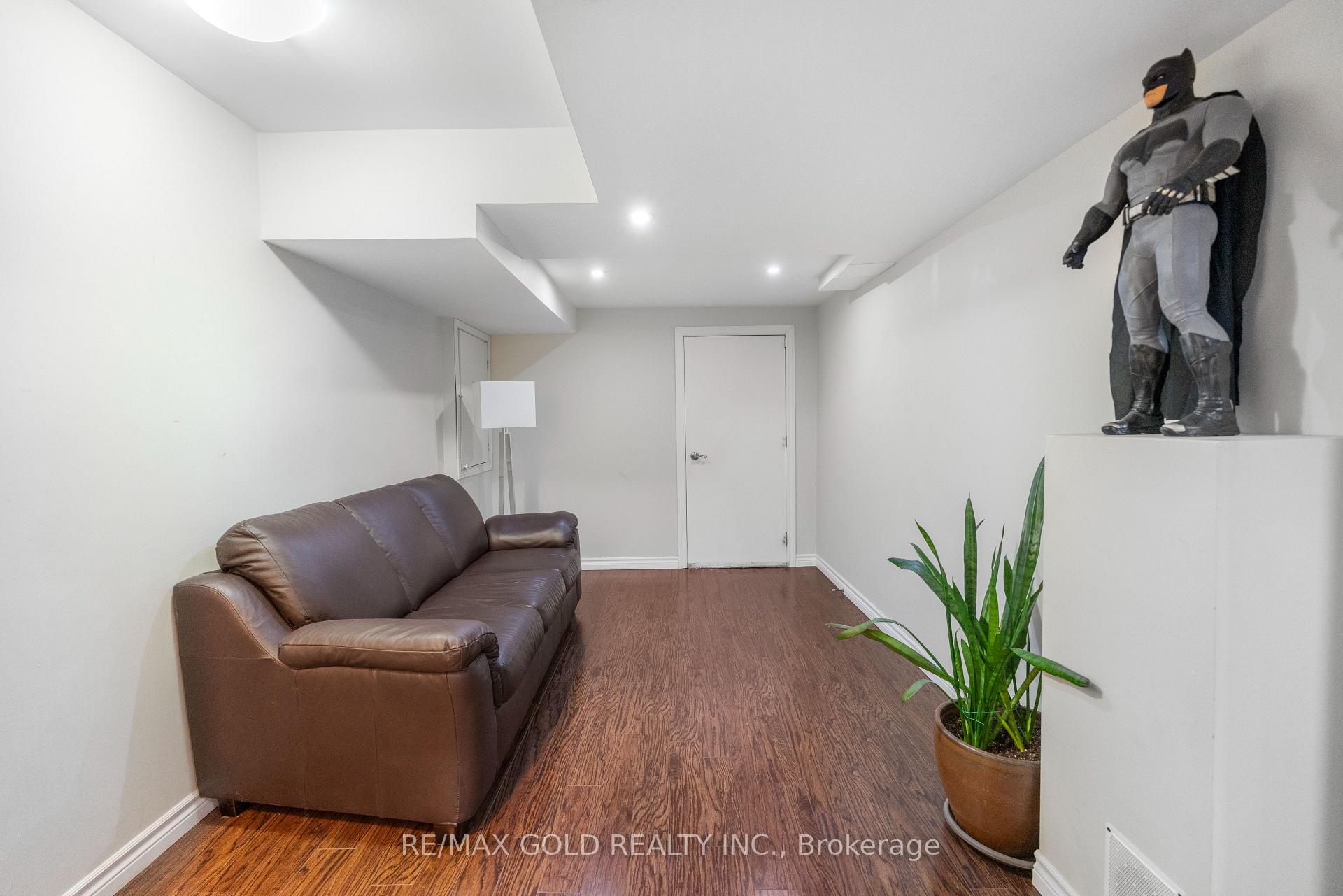 Photo 35 of 19 Bellcrest Road, Brampton, Credit Valley — HOMEH