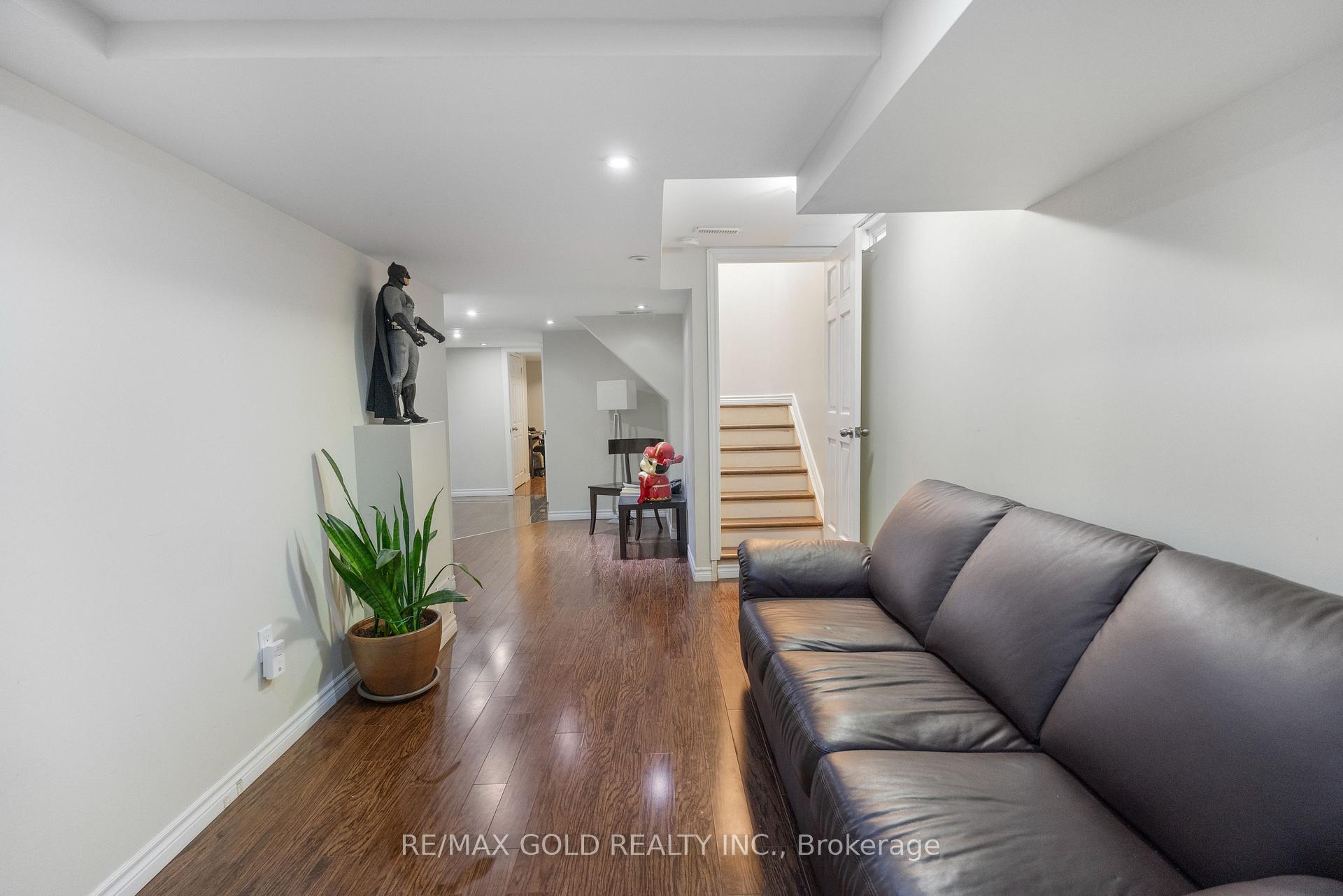 Photo 36 of 19 Bellcrest Road, Brampton, Credit Valley — HOMEH