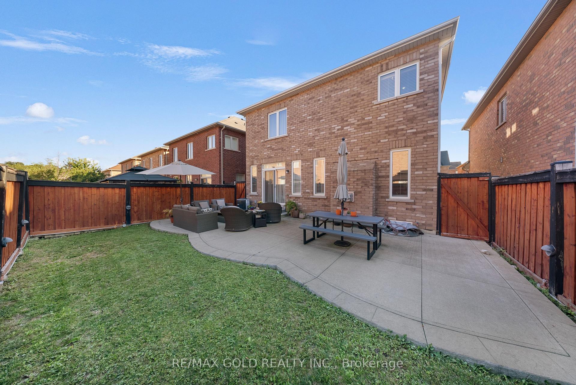 Photo 48 of 19 Bellcrest Road, Brampton, Credit Valley — HOMEH