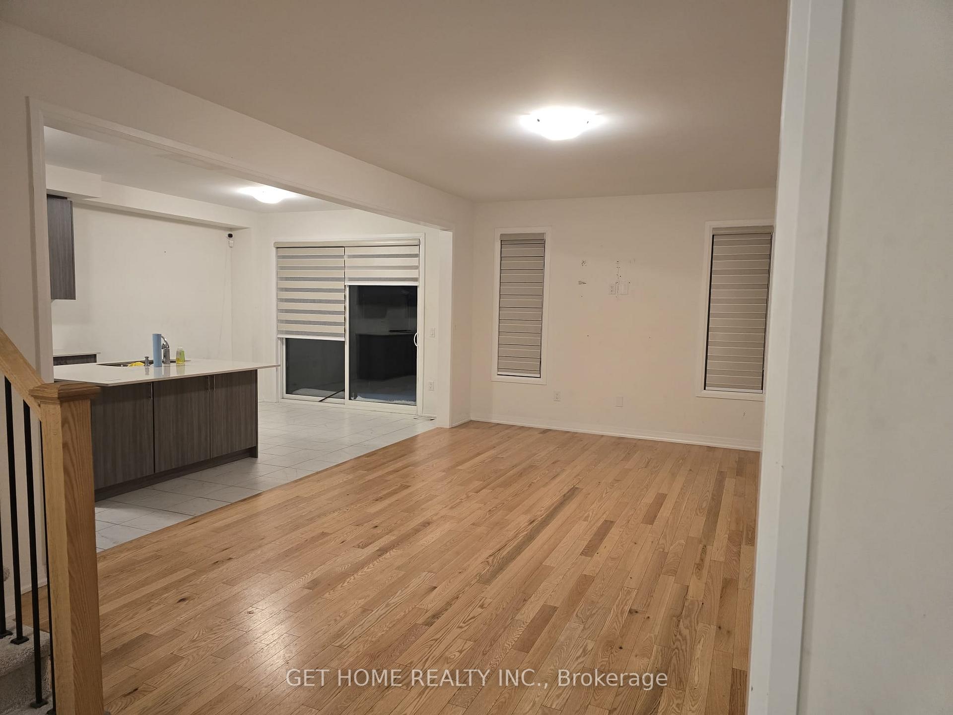 Photo 2 of 52 Crossmore Crescent, Cambridge, Westview — HOMEH