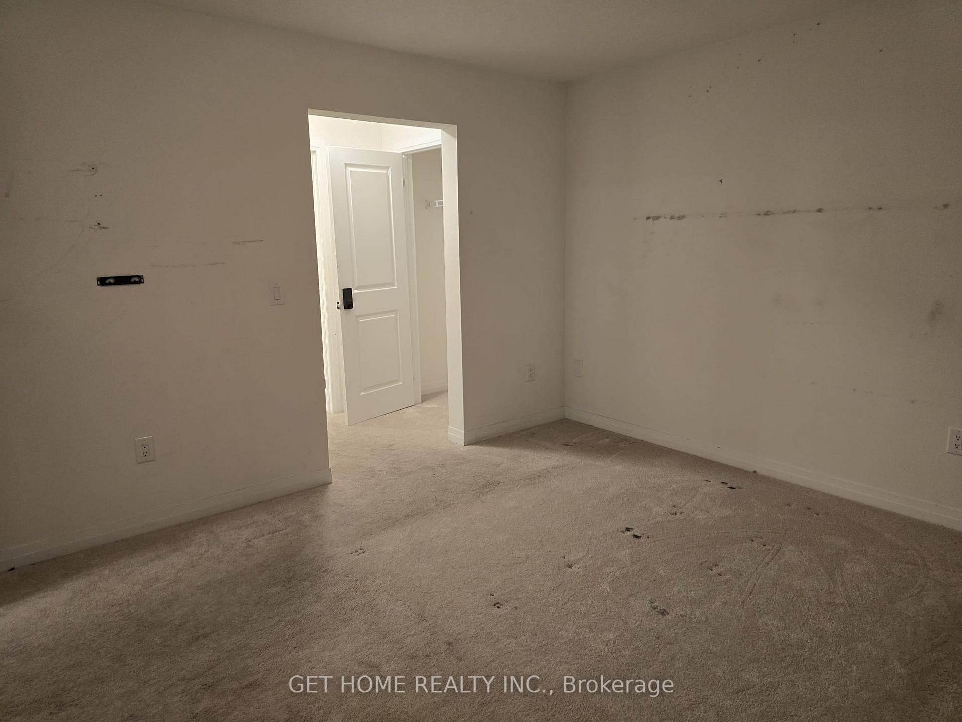 Photo 16 of 52 Crossmore Crescent, Cambridge, Westview — HOMEH