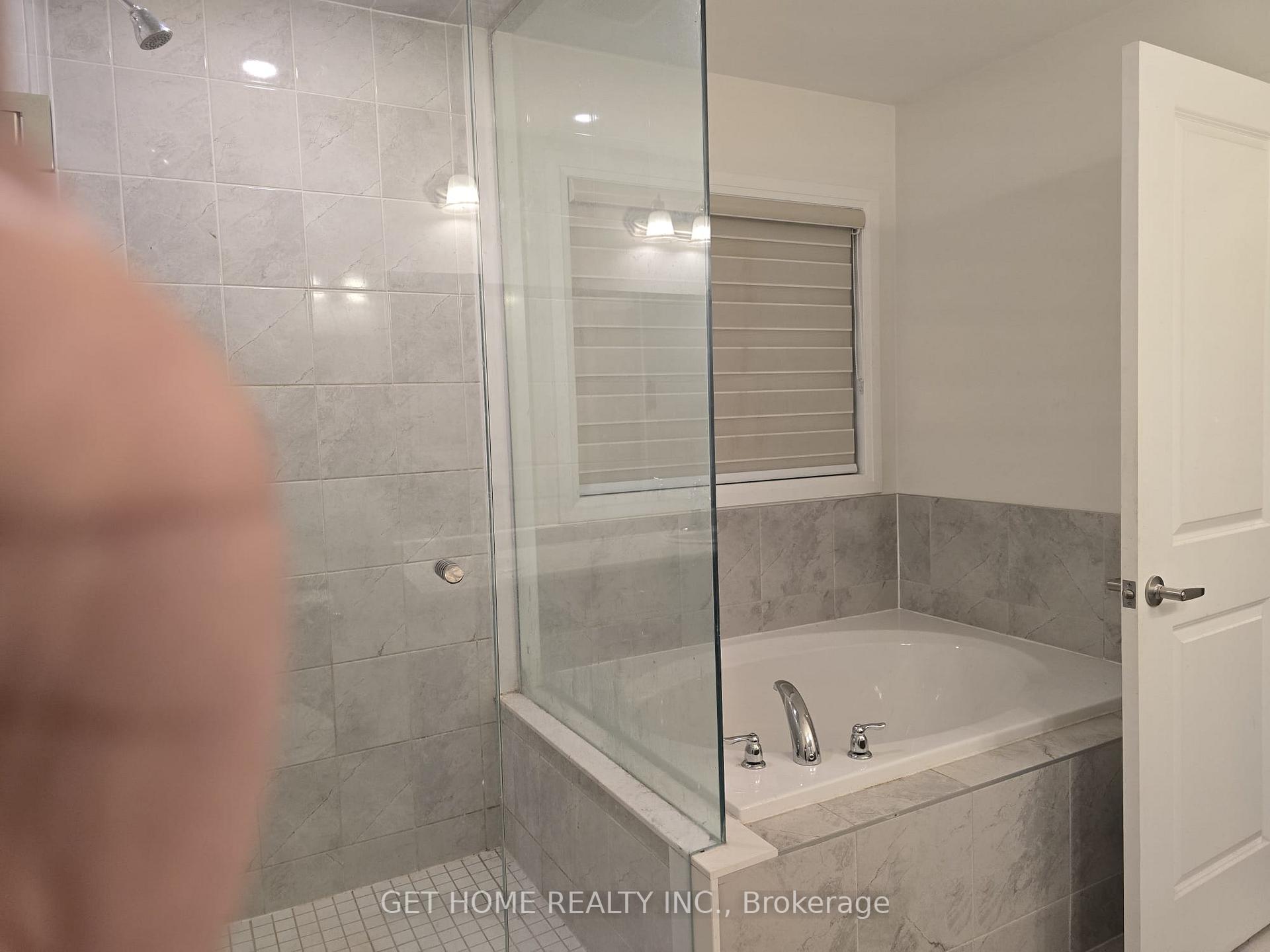 Photo 18 of 52 Crossmore Crescent, Cambridge, Westview — HOMEH