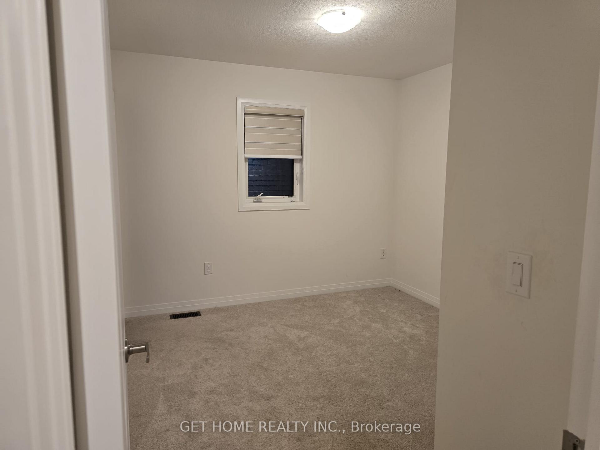 Photo 22 of 52 Crossmore Crescent, Cambridge, Westview — HOMEH