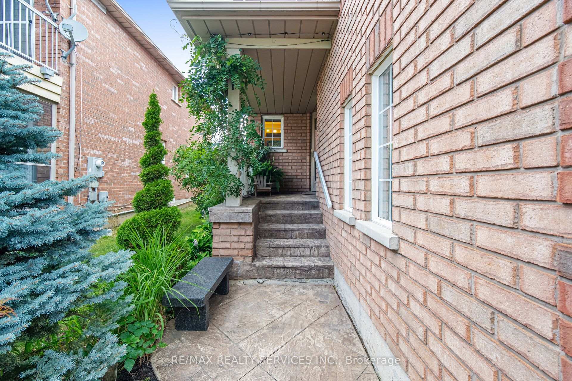 Photo 5 of 23 Swansea Meadows Drive, Brampton, Northwest Sandalwood Parkway — HOMEH