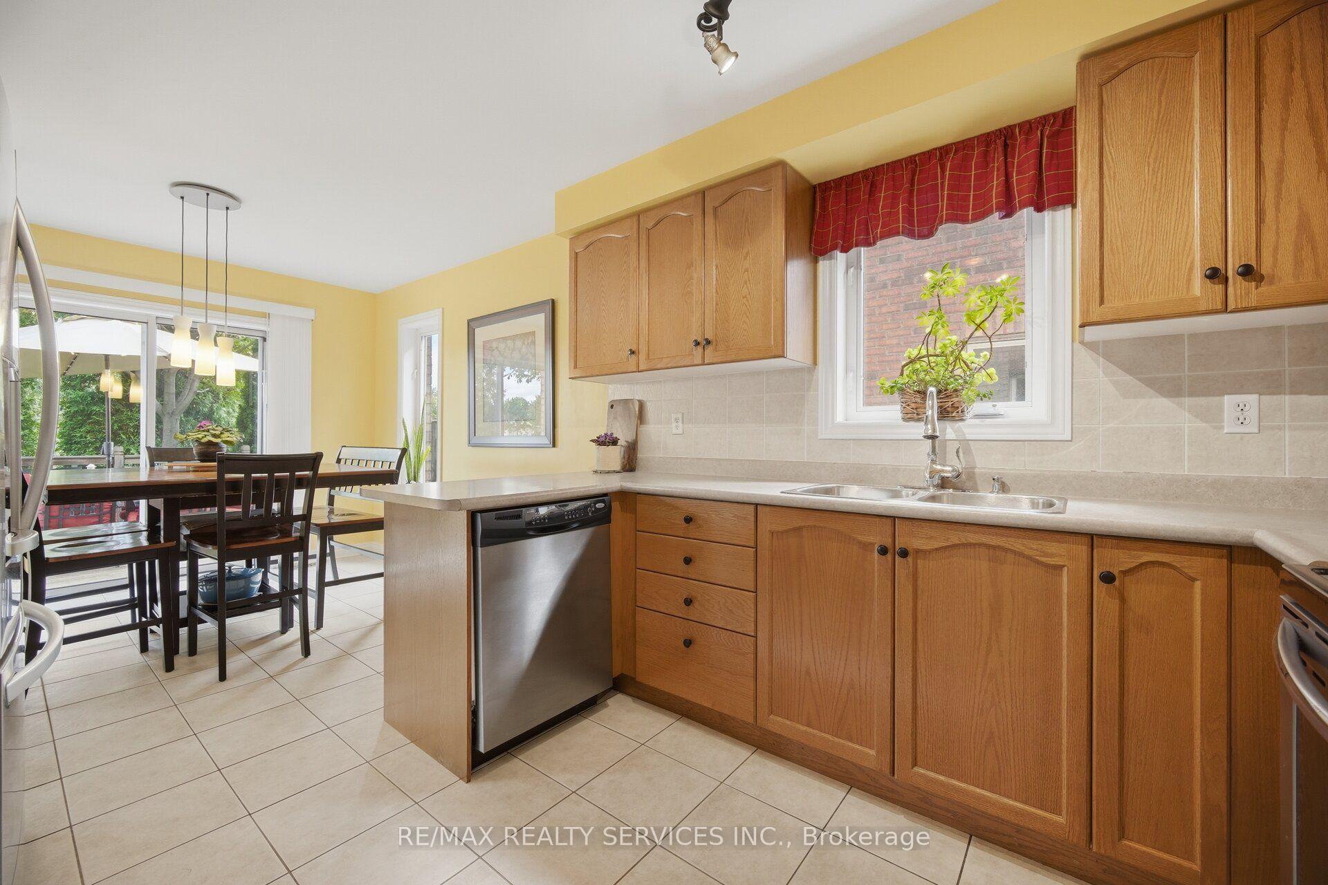 Photo 14 of 23 Swansea Meadows Drive, Brampton, Northwest Sandalwood Parkway — HOMEH