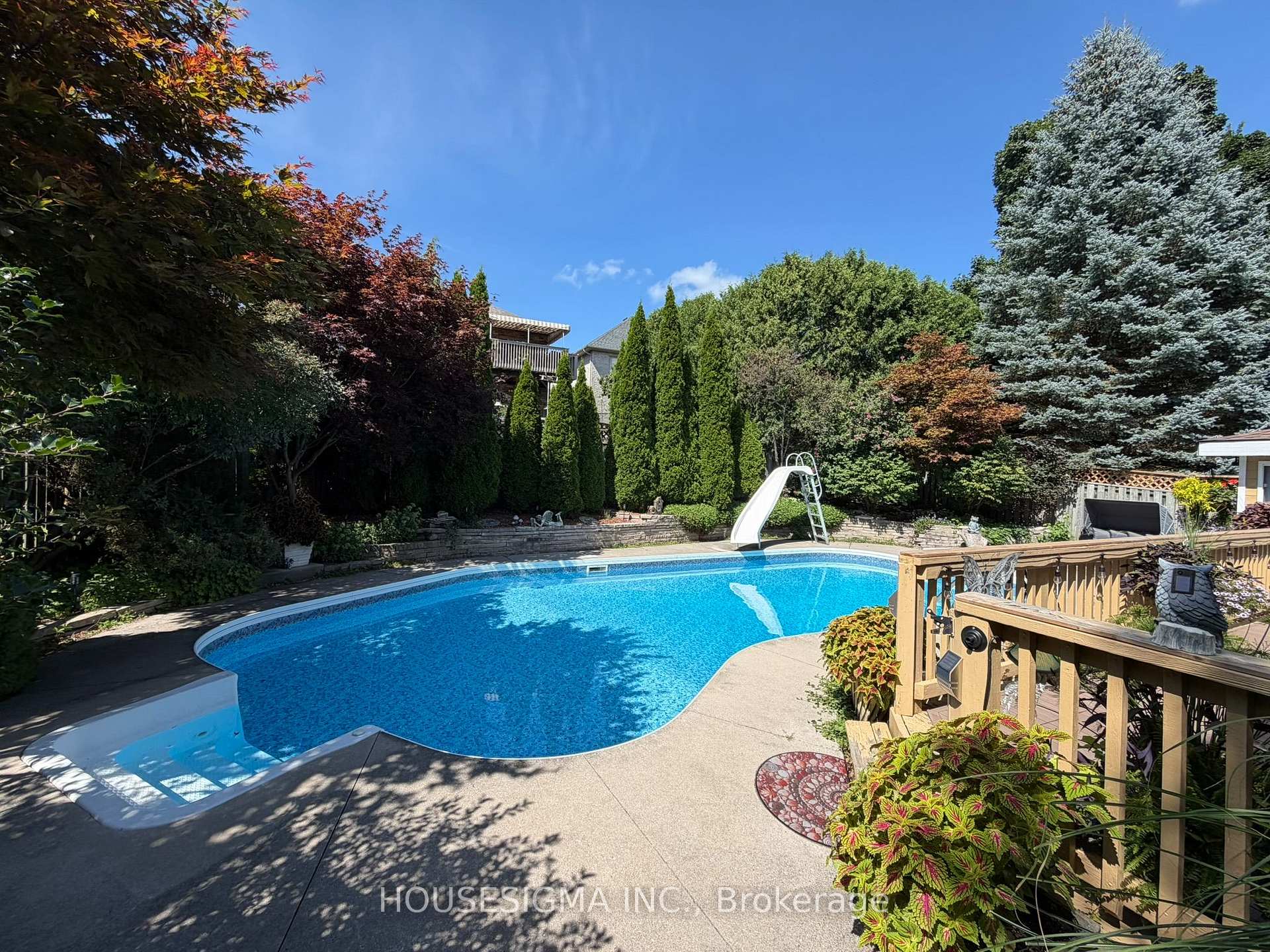 Photo 5 of 18 Jennifer Gardens, London, North B — HOMEH